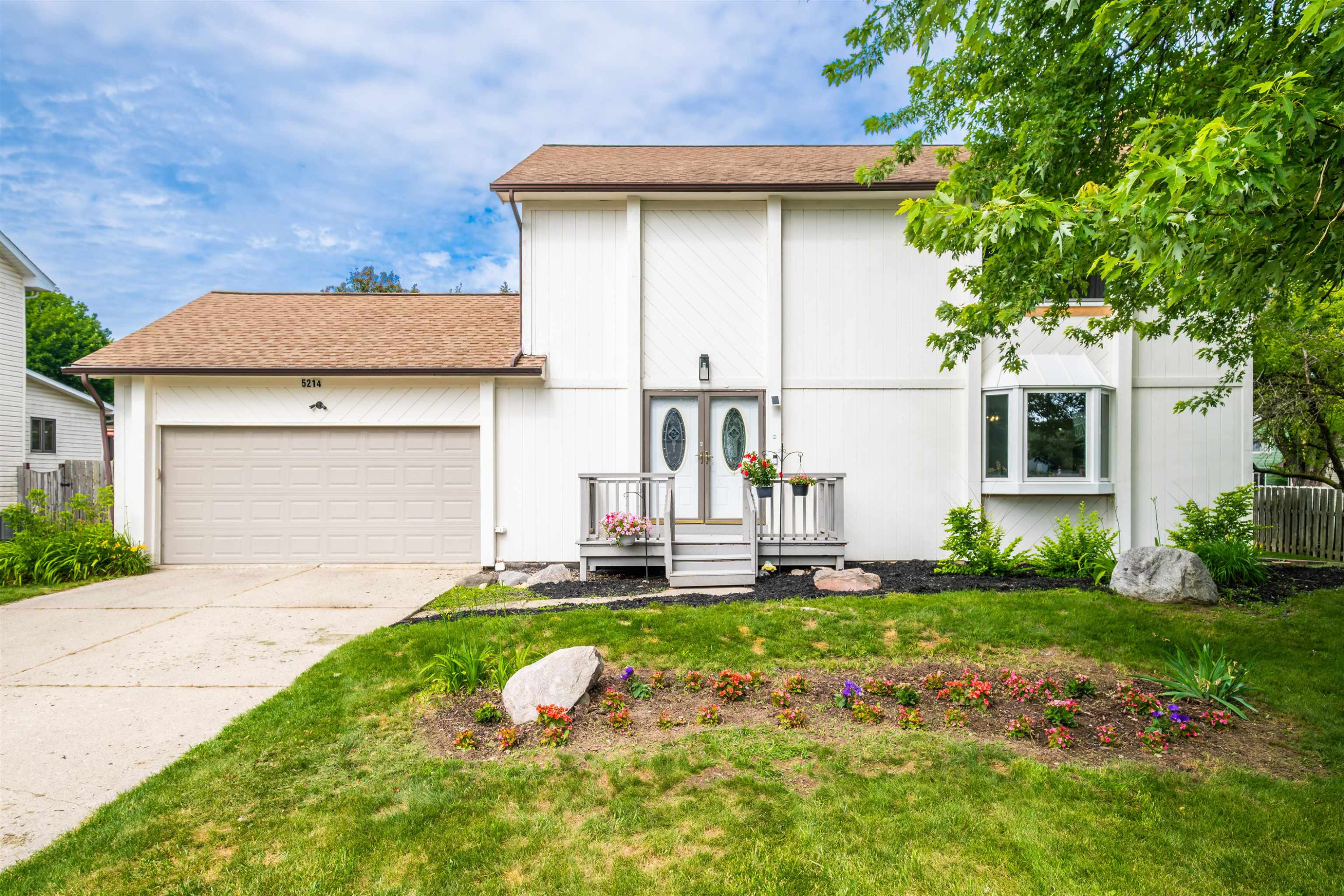 5214 Regimental Banner Drive, Grand Blanc, MI 48439 — Photo 2