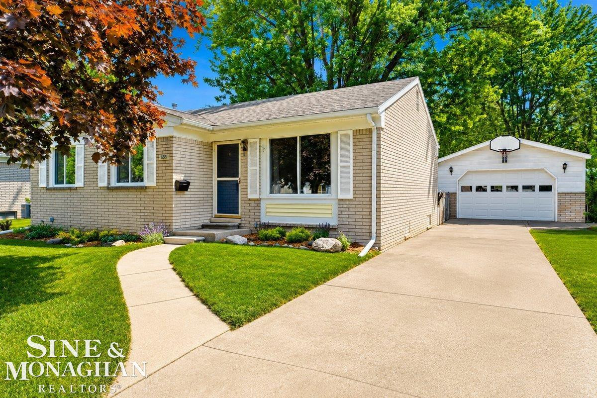 855 Georgia Street, Marysville, MI 48040 — front exterior