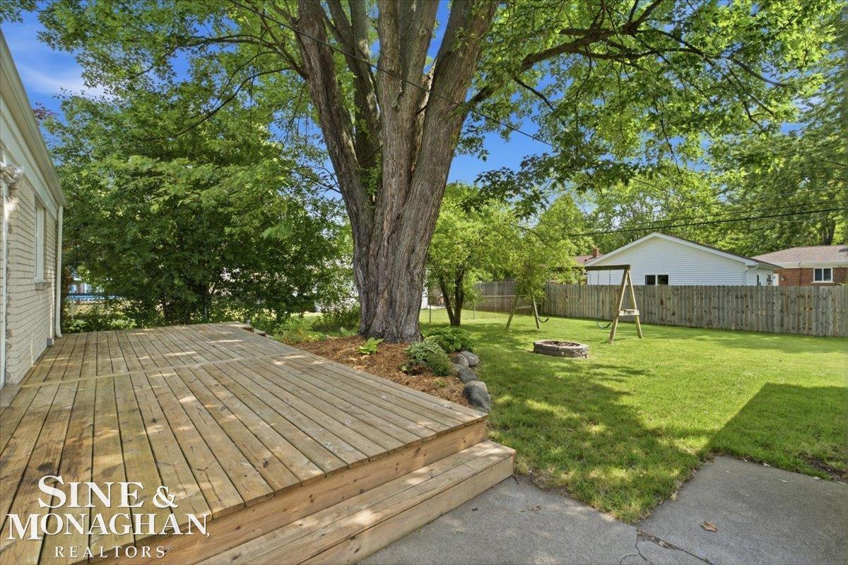 855 Georgia Street, Marysville, MI 48040 — Photo 27