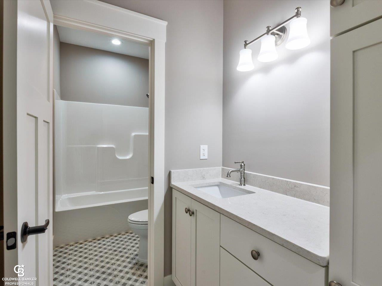 3935 Capital Avenue, MI 48059 — Photo 24