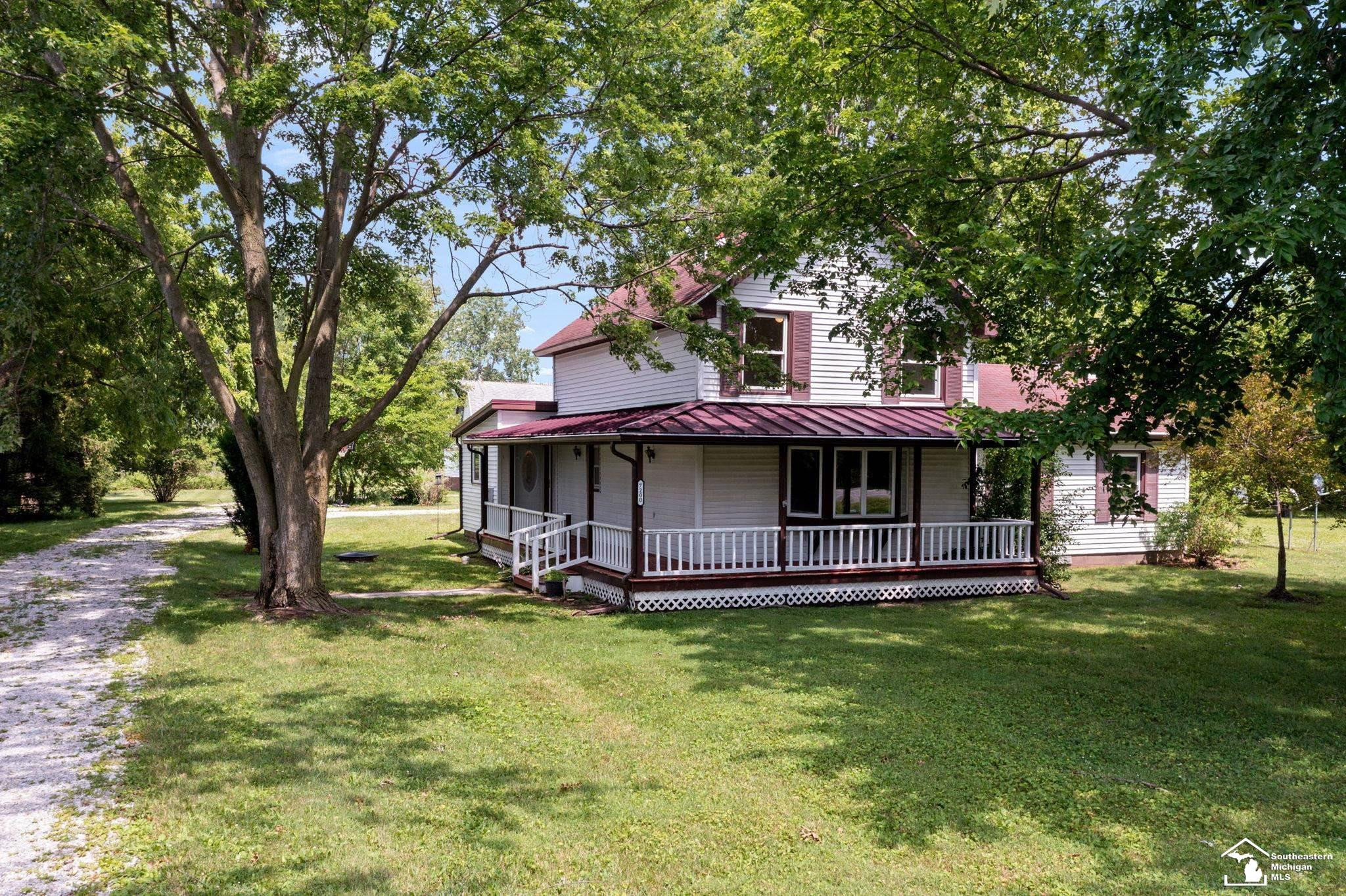 7200 Memorial Highway, MI 49267 — front exterior