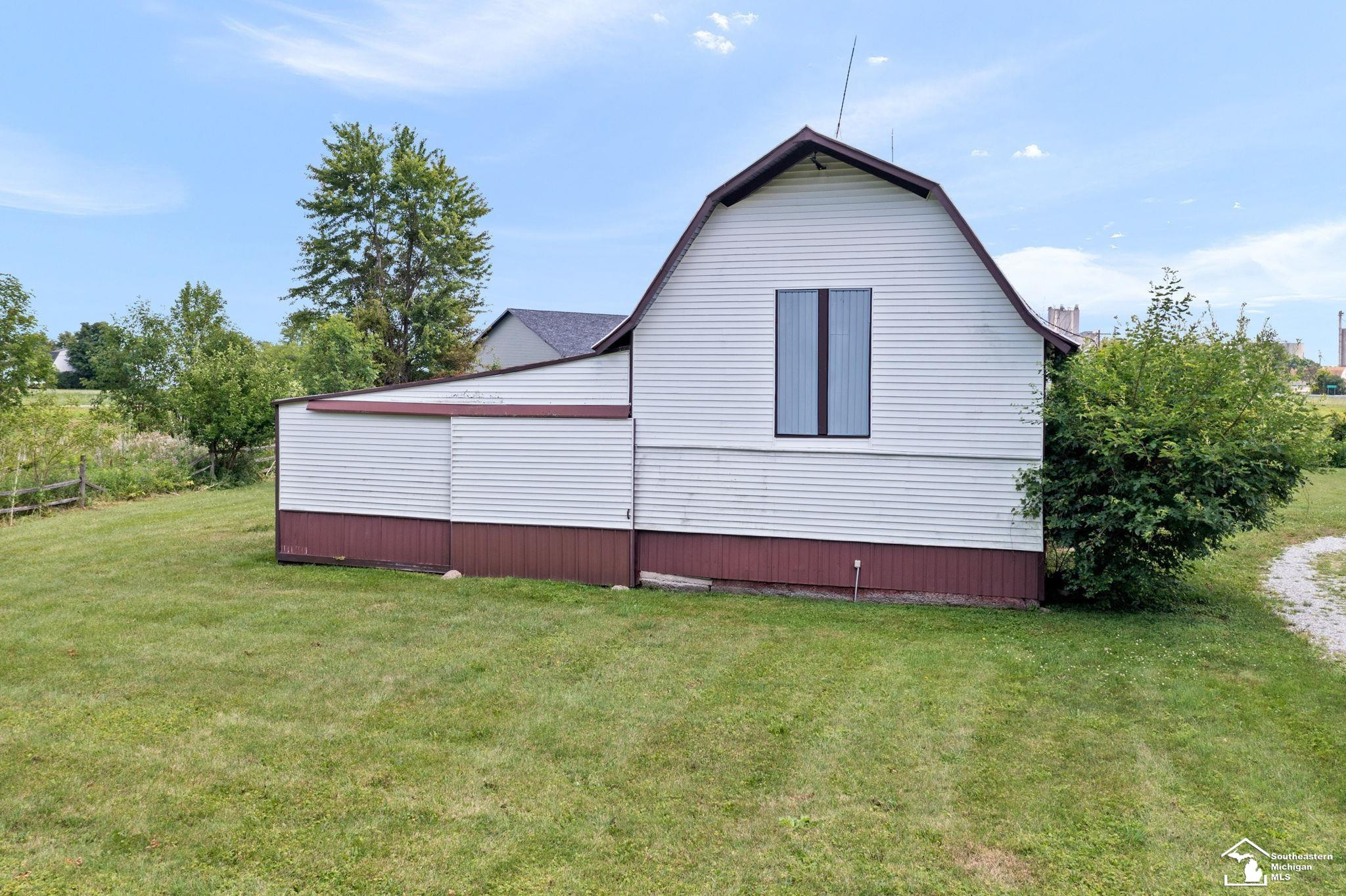 7200 Memorial Highway, MI 49267 — Photo 26