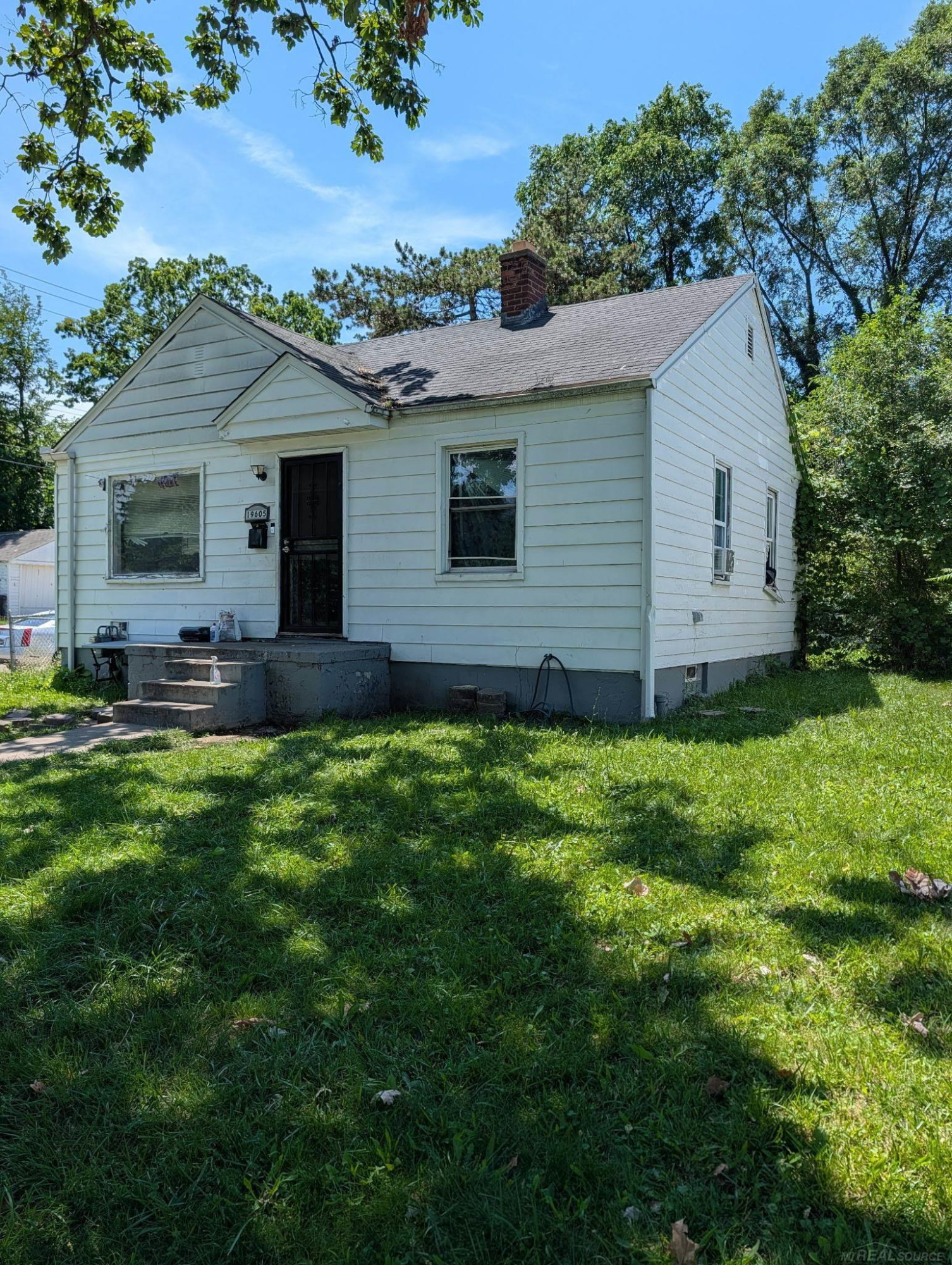 19605 Justine Street - Photo 2