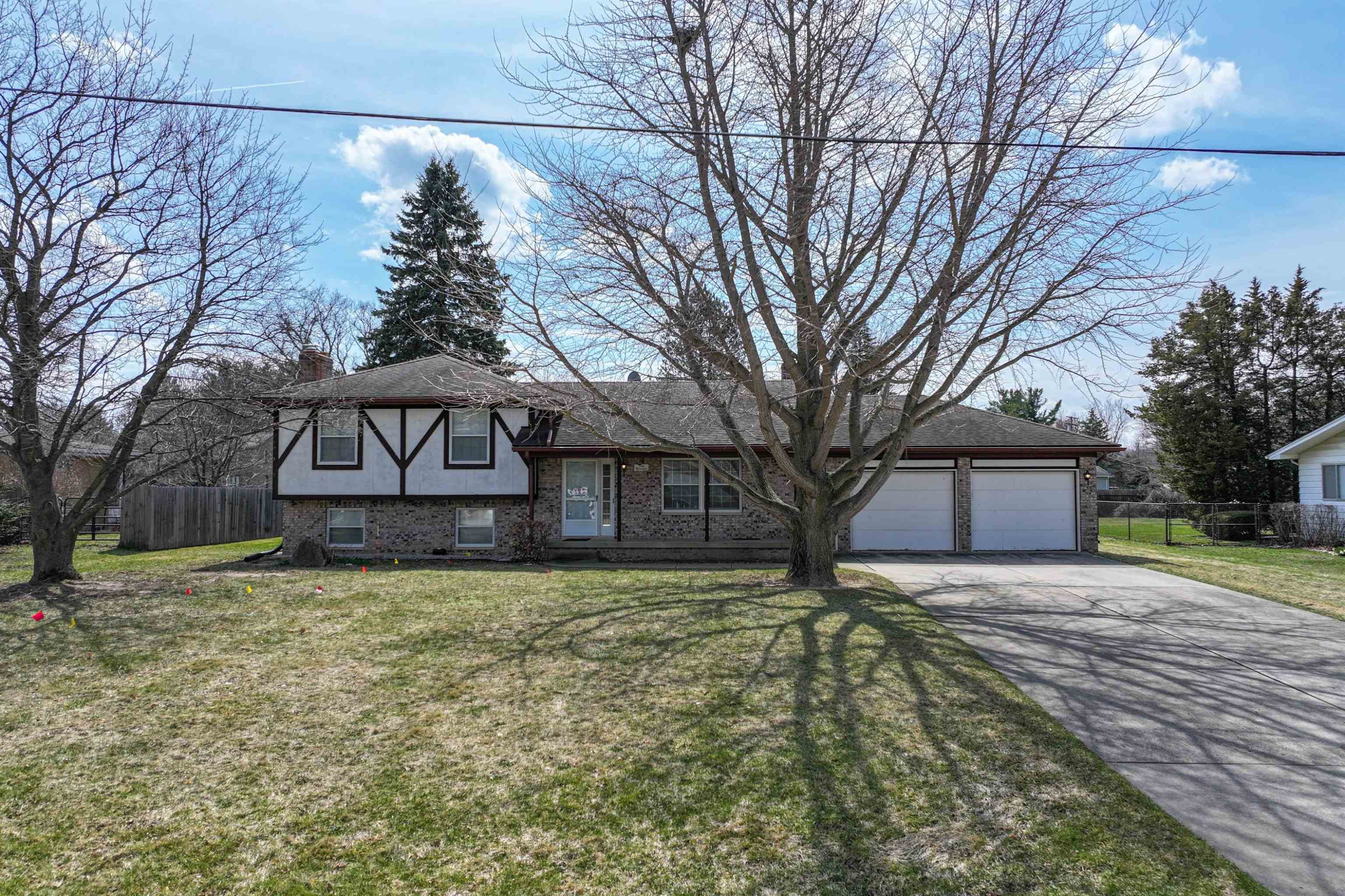 5226 Washtenaw Street, Burton, MI 48509 — front exterior