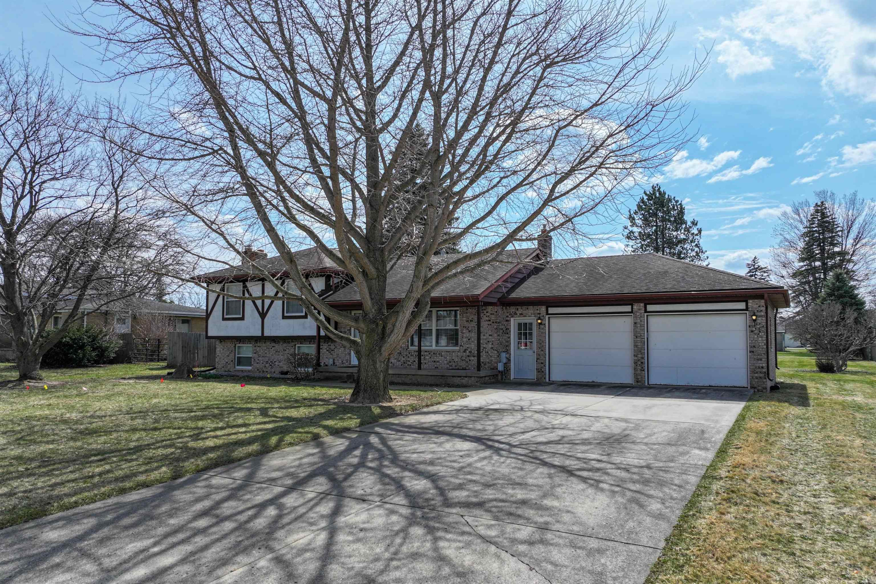 5226 Washtenaw Street, Burton, MI 48509 — Photo 2