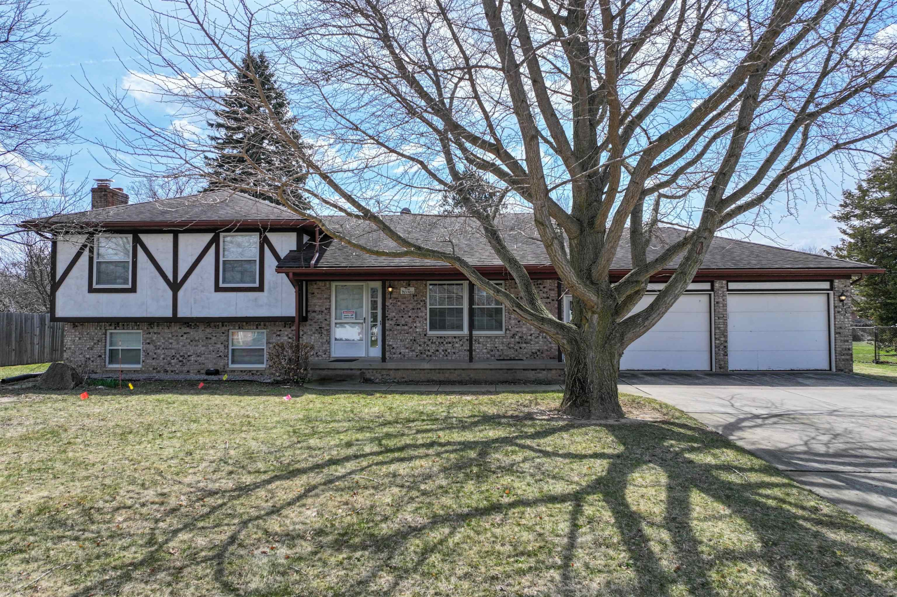 5226 Washtenaw Street, Burton, MI 48509 — Photo 4
