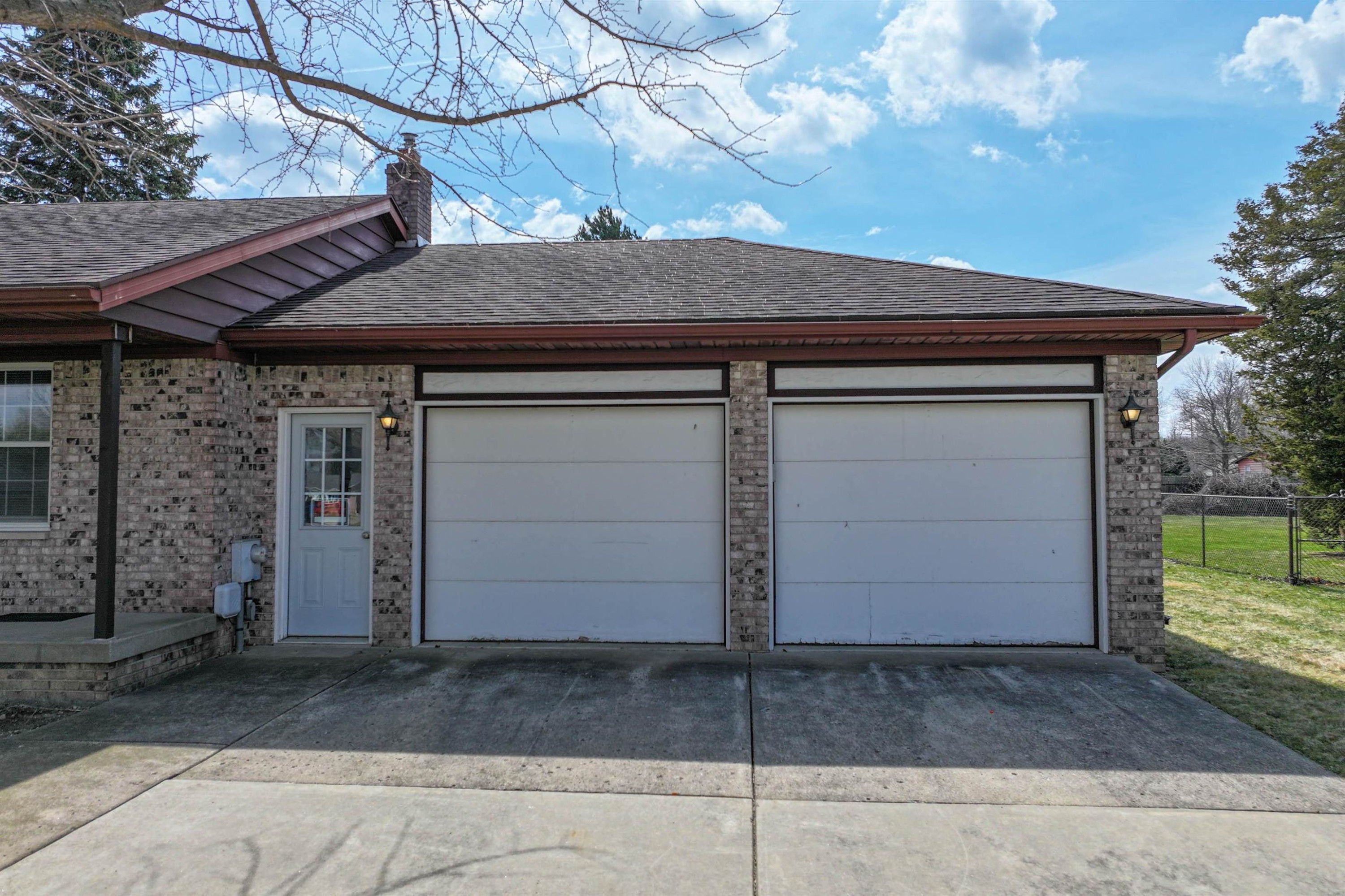 5226 Washtenaw Street, Burton, MI 48509 — Photo 6