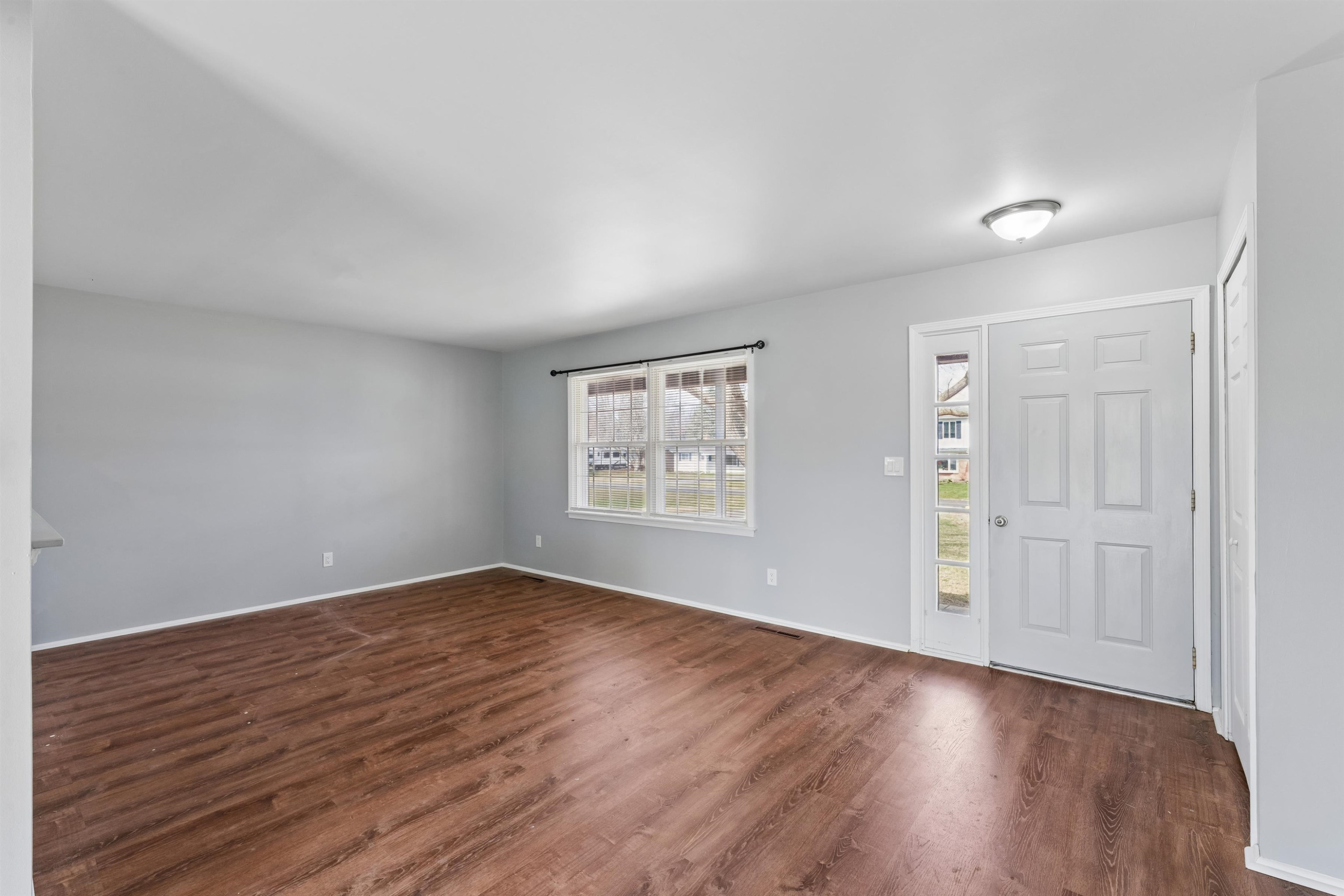 5226 Washtenaw Street, Burton, MI 48509 — Photo 7