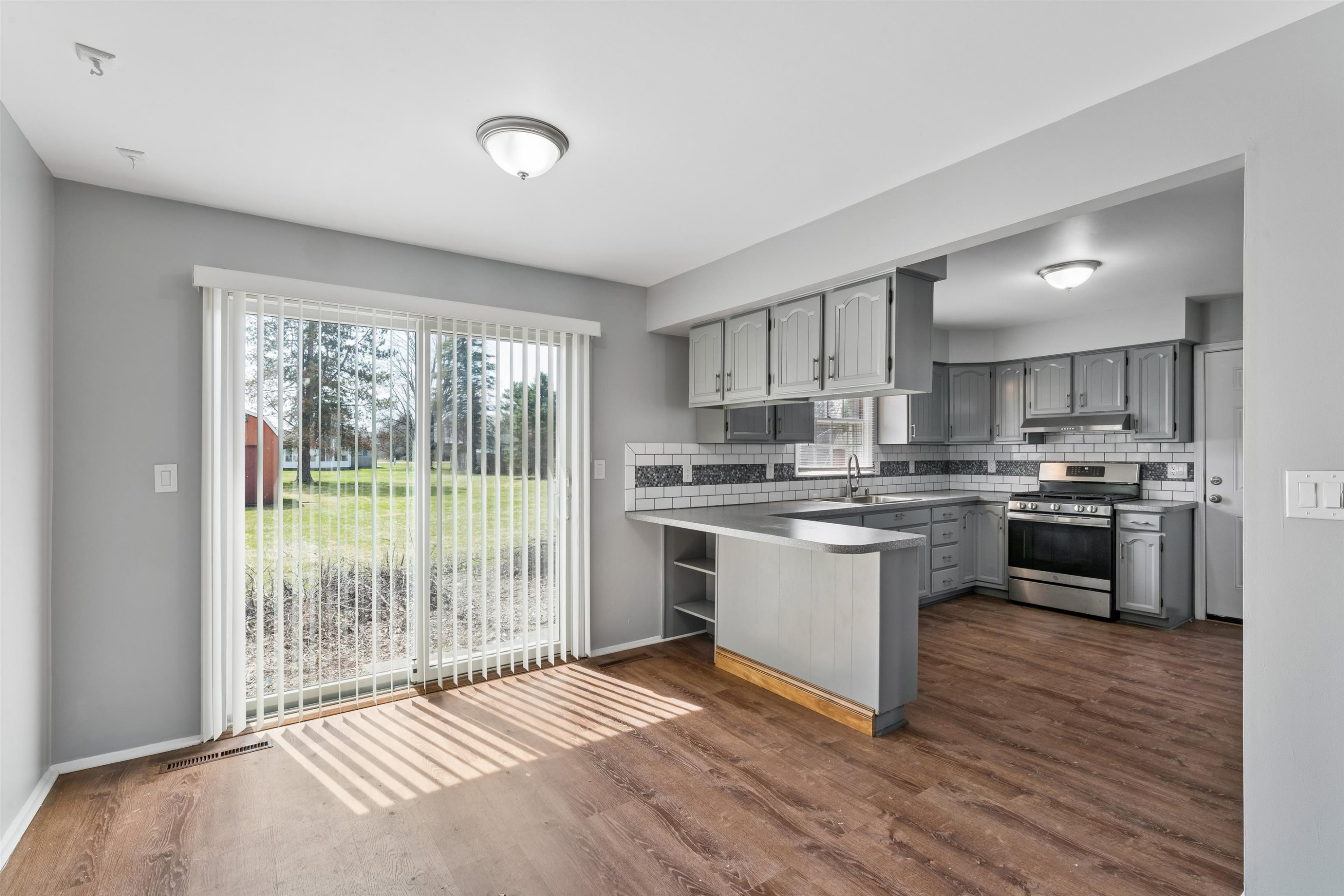 5226 Washtenaw Street, Burton, MI 48509 — Photo 10