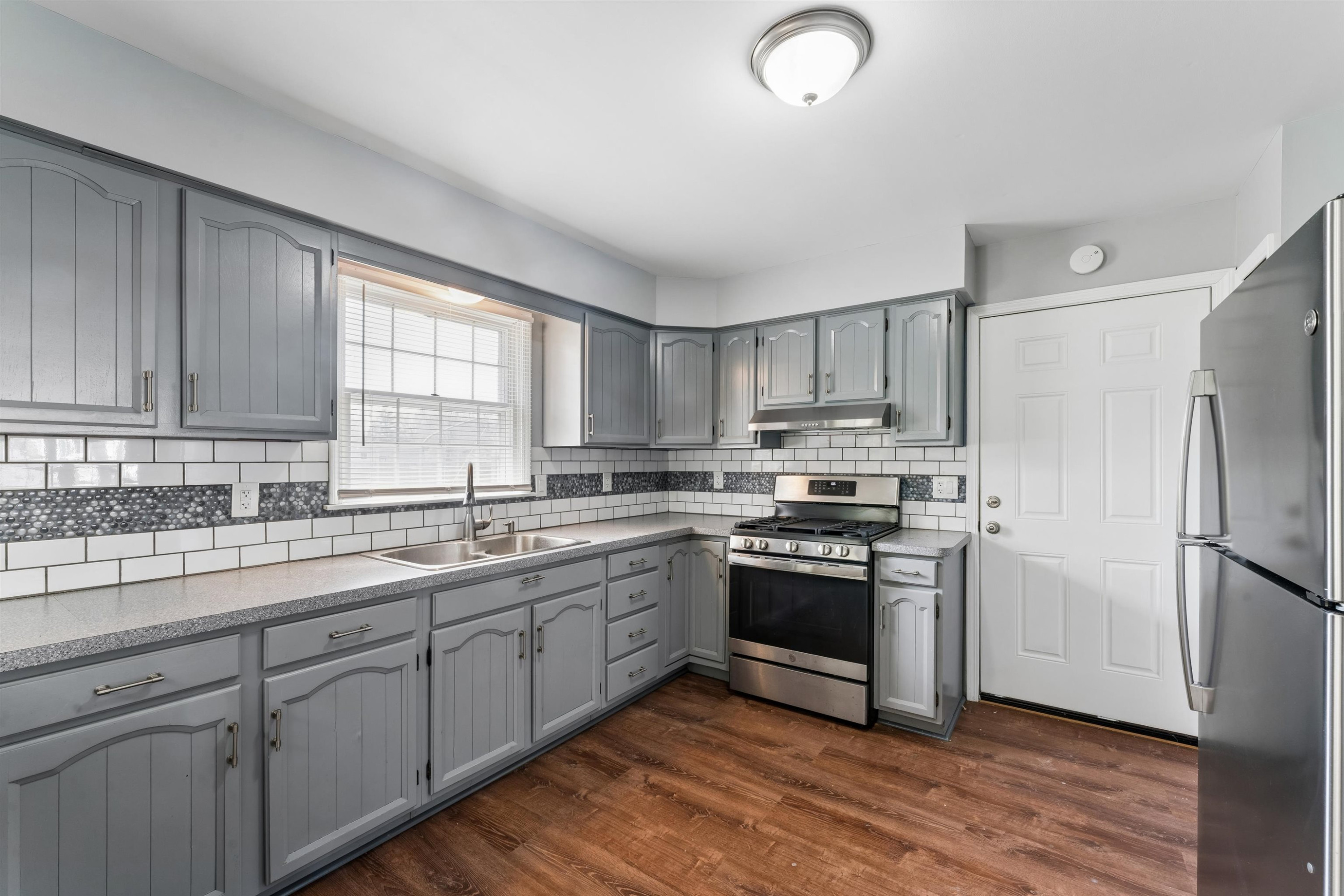 5226 Washtenaw Street, Burton, MI 48509 — Photo 11
