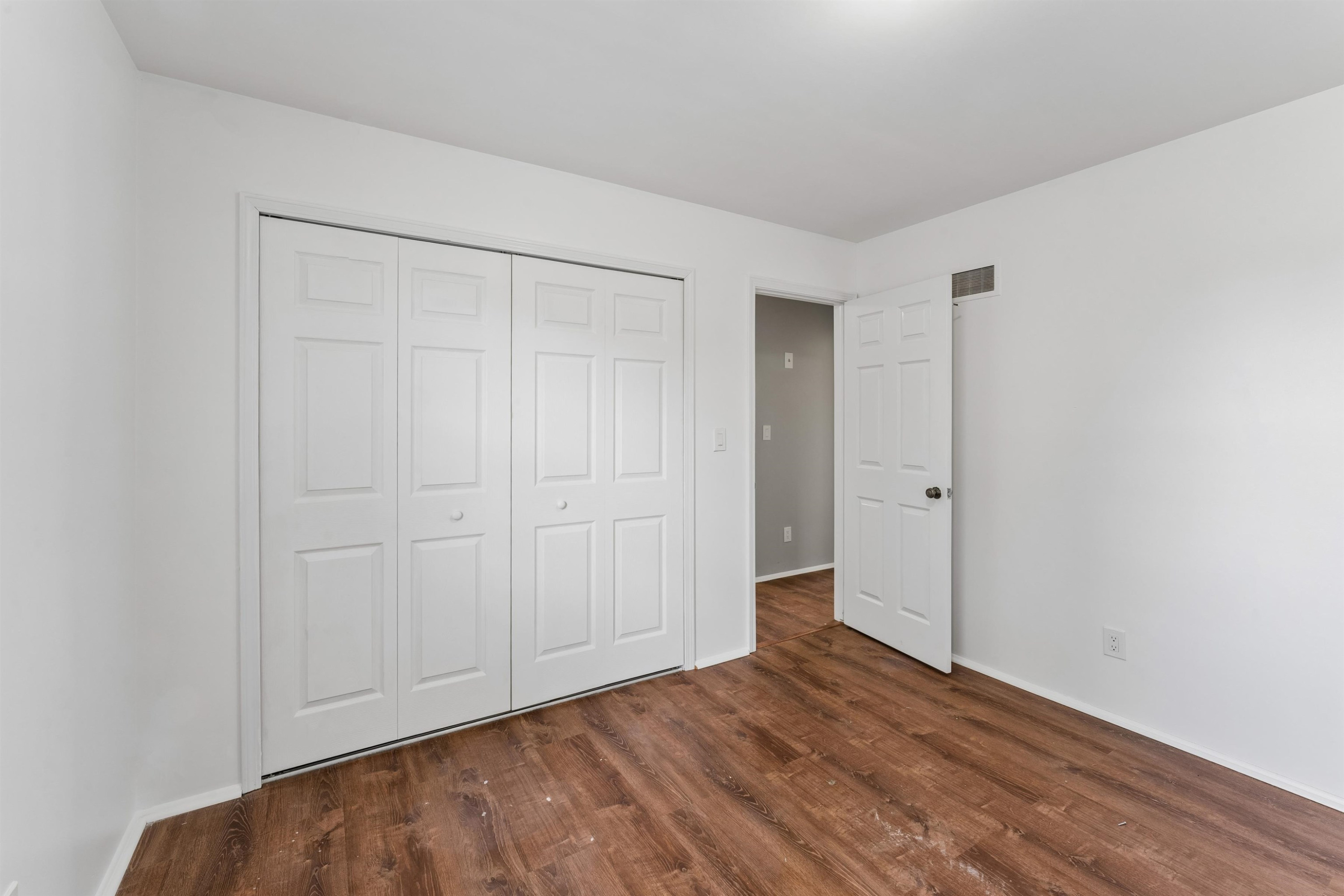 5226 Washtenaw Street, Burton, MI 48509 — Photo 14