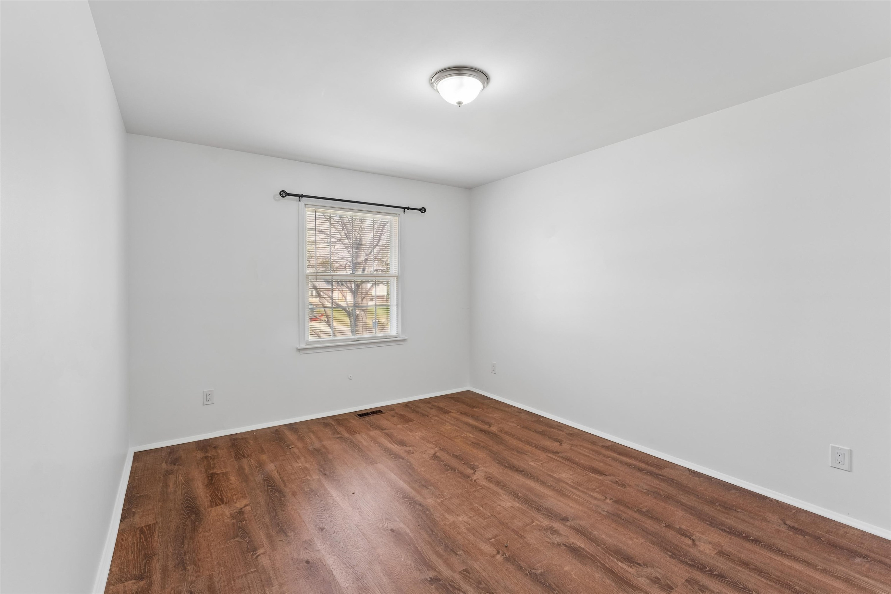 5226 Washtenaw Street, Burton, MI 48509 — Photo 15