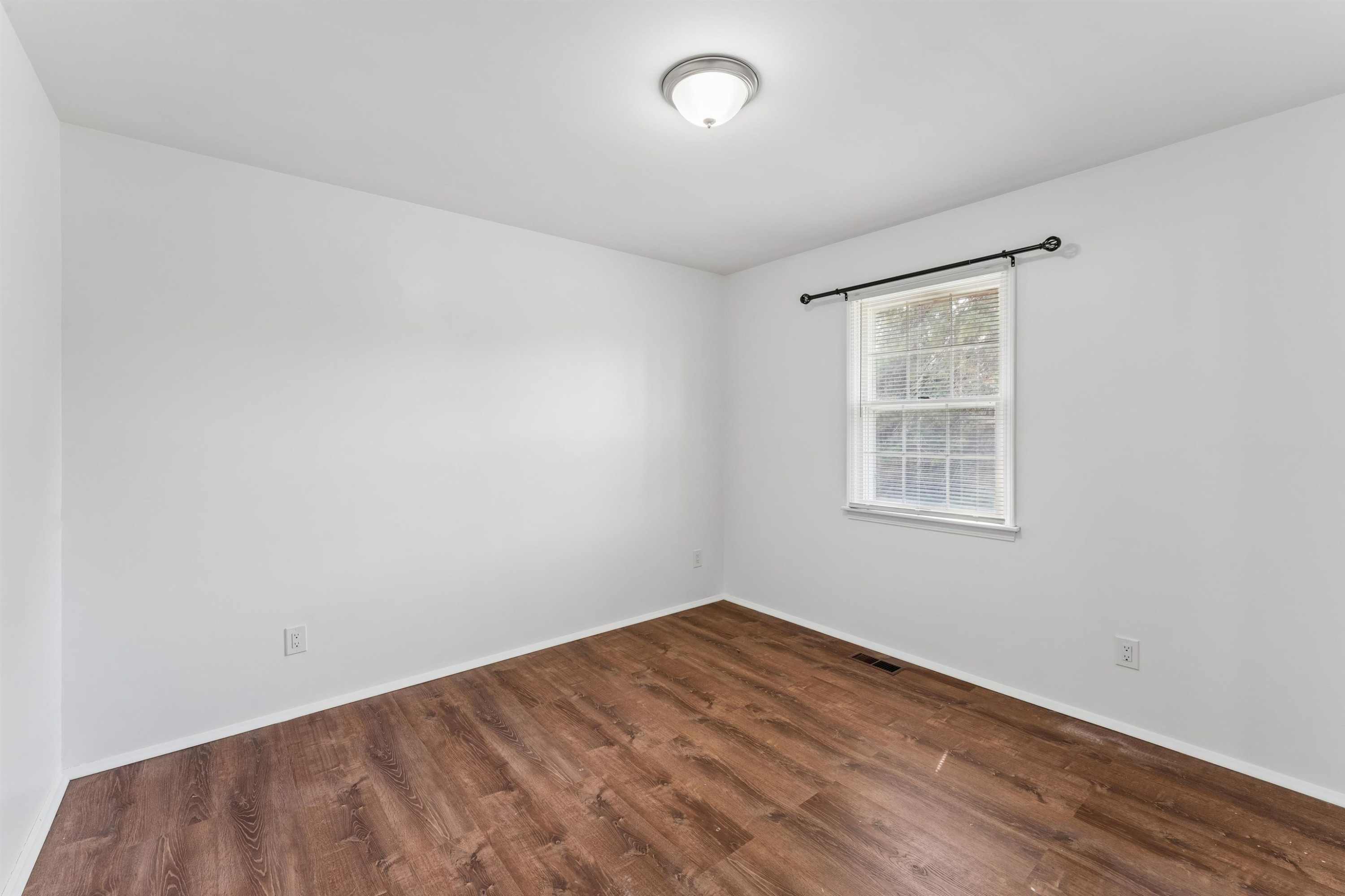 5226 Washtenaw Street, Burton, MI 48509 — Photo 16