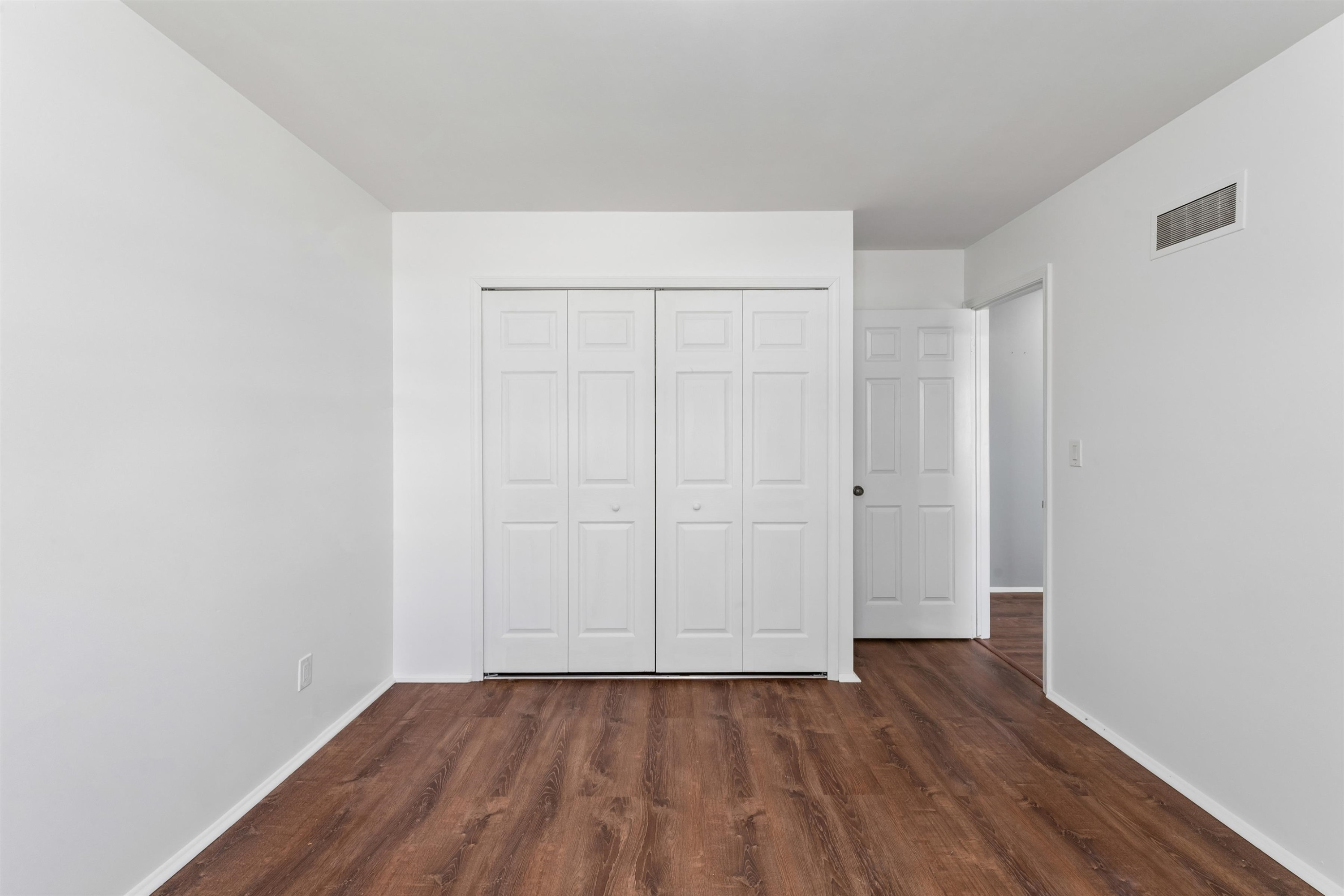 5226 Washtenaw Street, Burton, MI 48509 — Photo 17