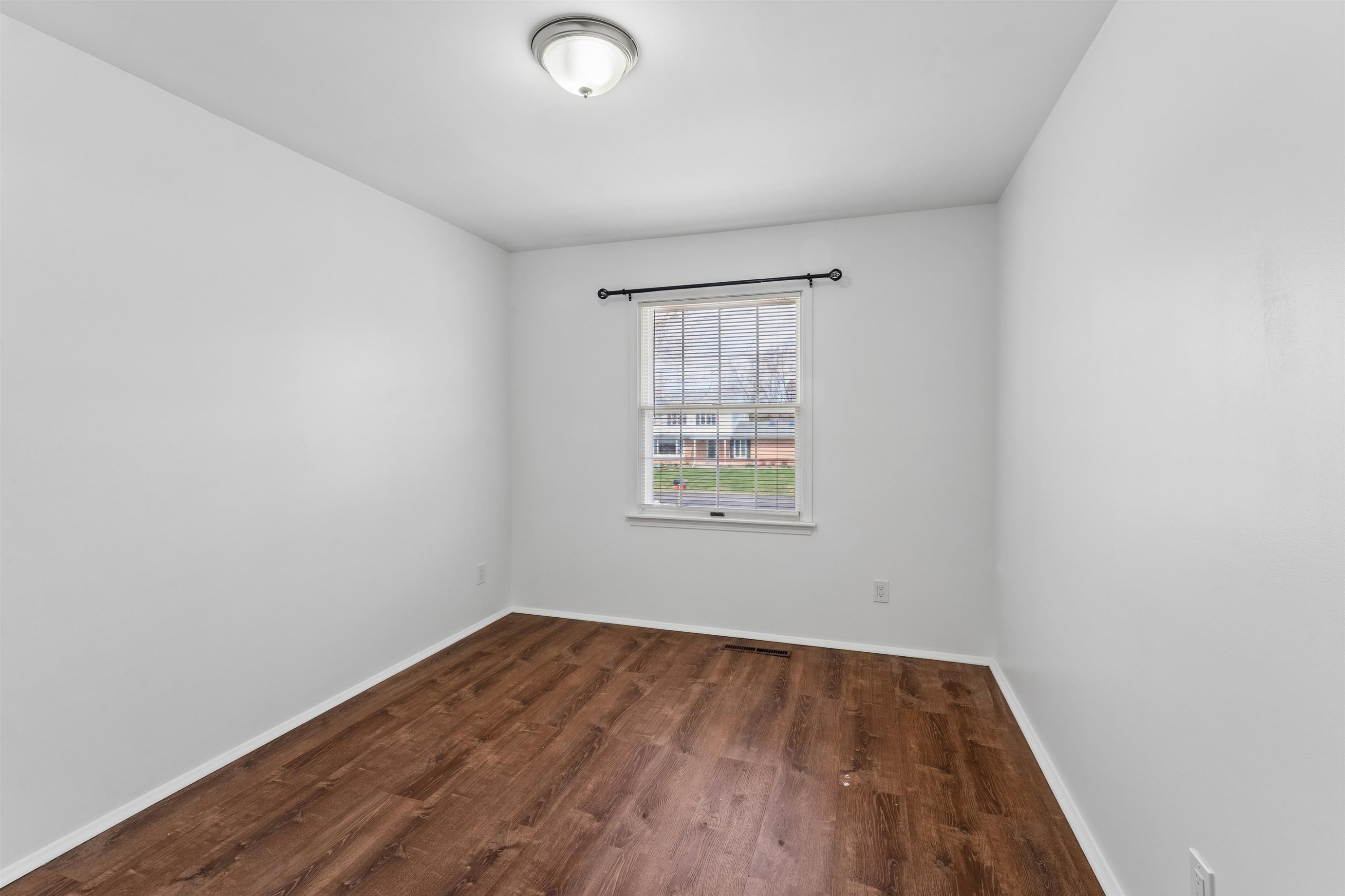 5226 Washtenaw Street, Burton, MI 48509 — Photo 18