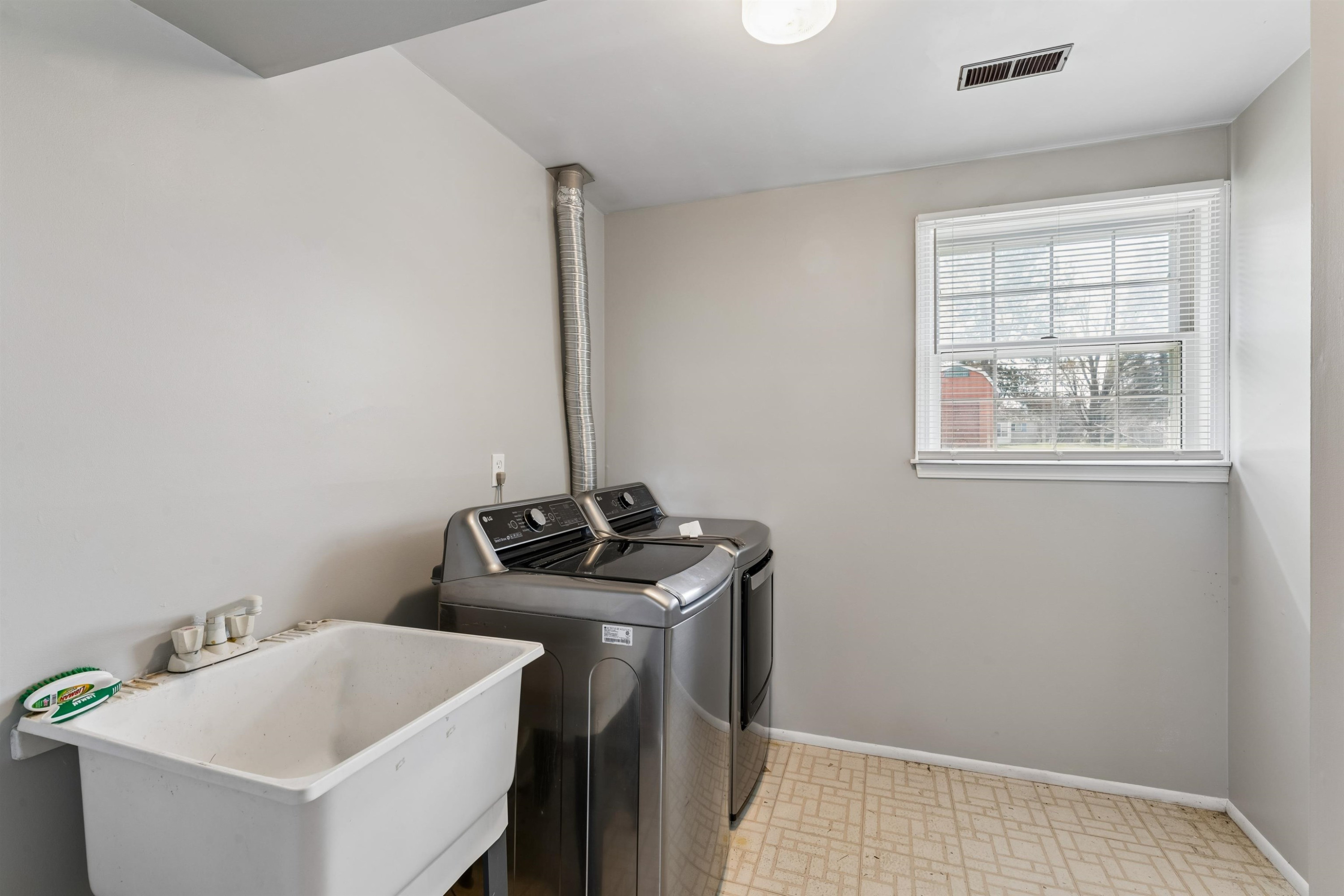 5226 Washtenaw Street, Burton, MI 48509 — Photo 24