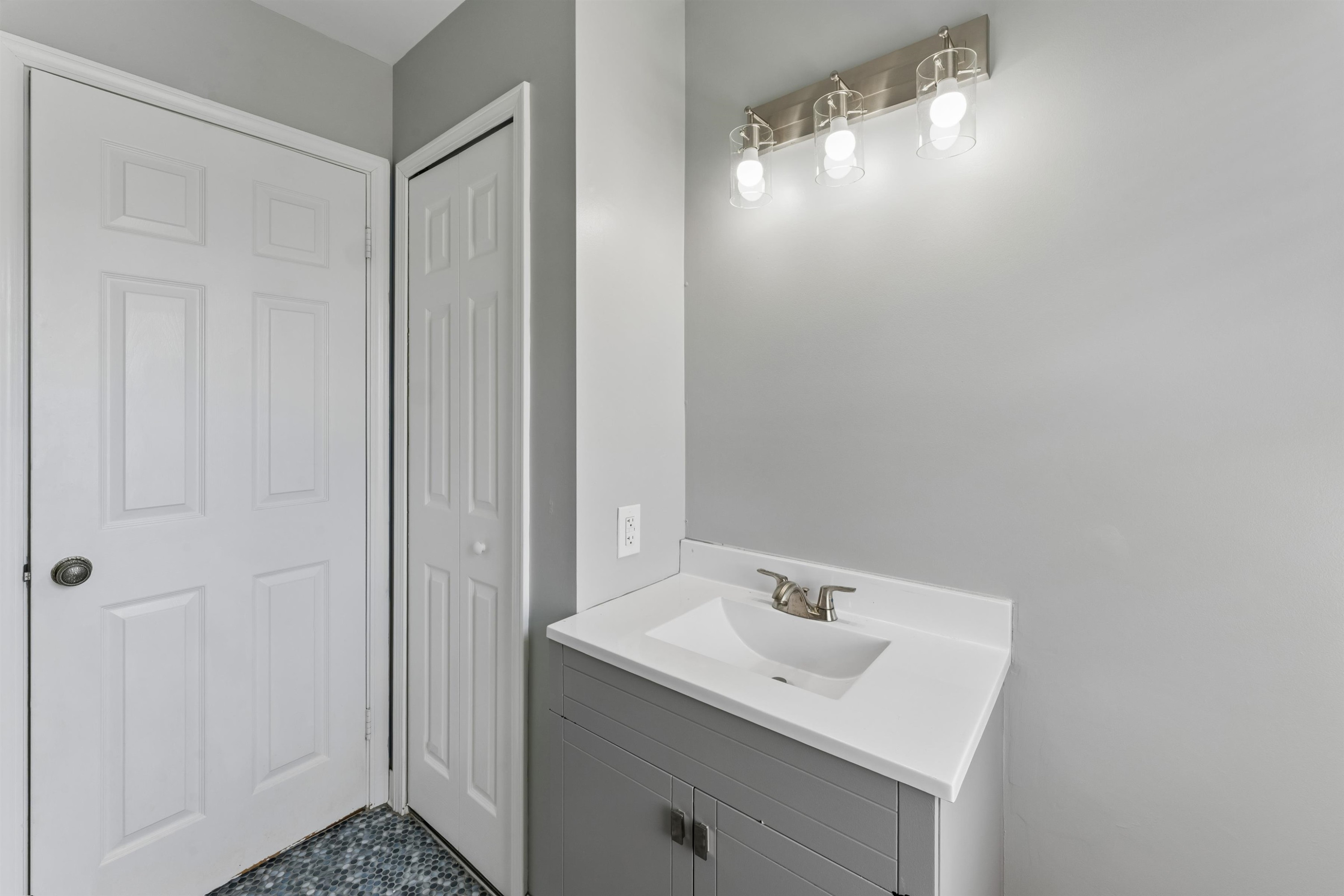 5226 Washtenaw Street, Burton, MI 48509 — Photo 25