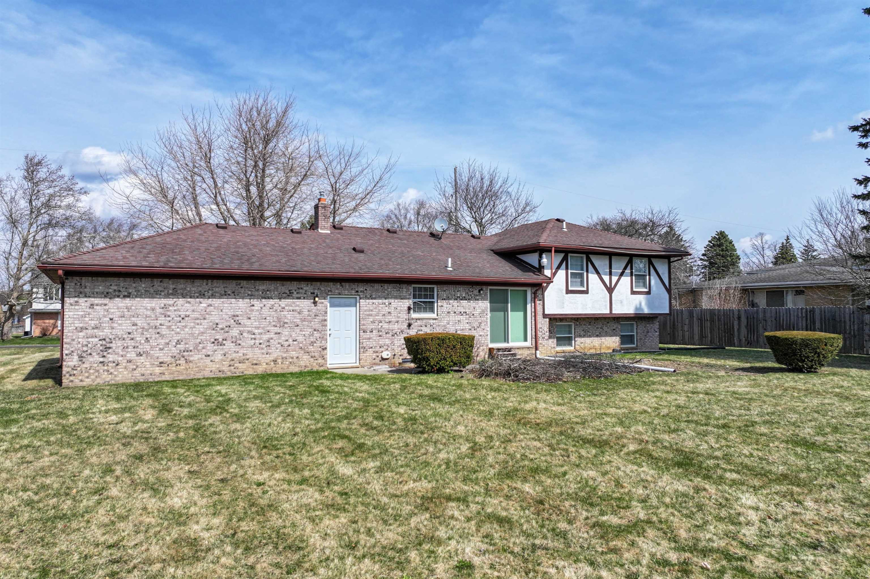 5226 Washtenaw Street, Burton, MI 48509 — Photo 32