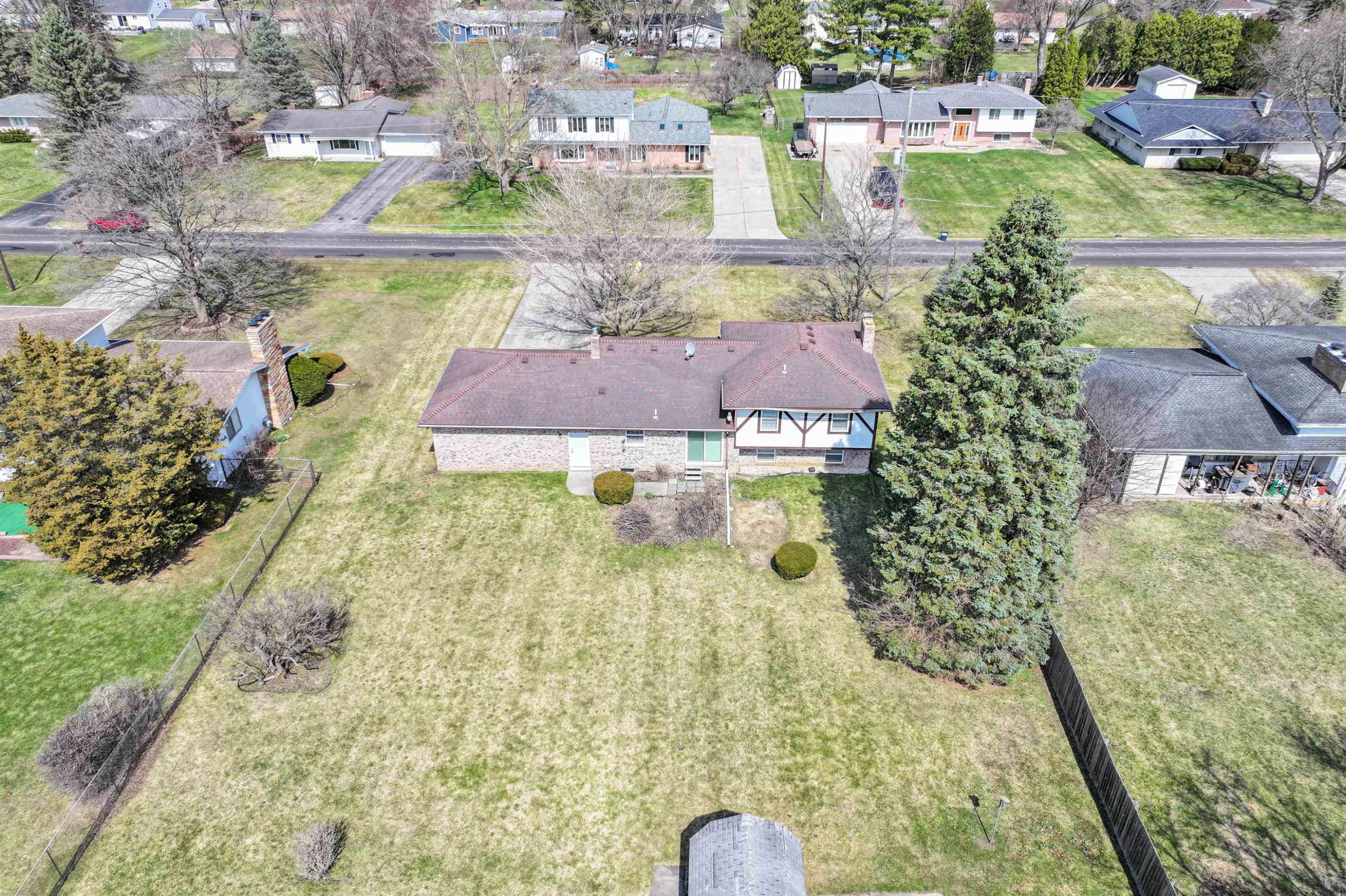 5226 Washtenaw Street, Burton, MI 48509 — Photo 37