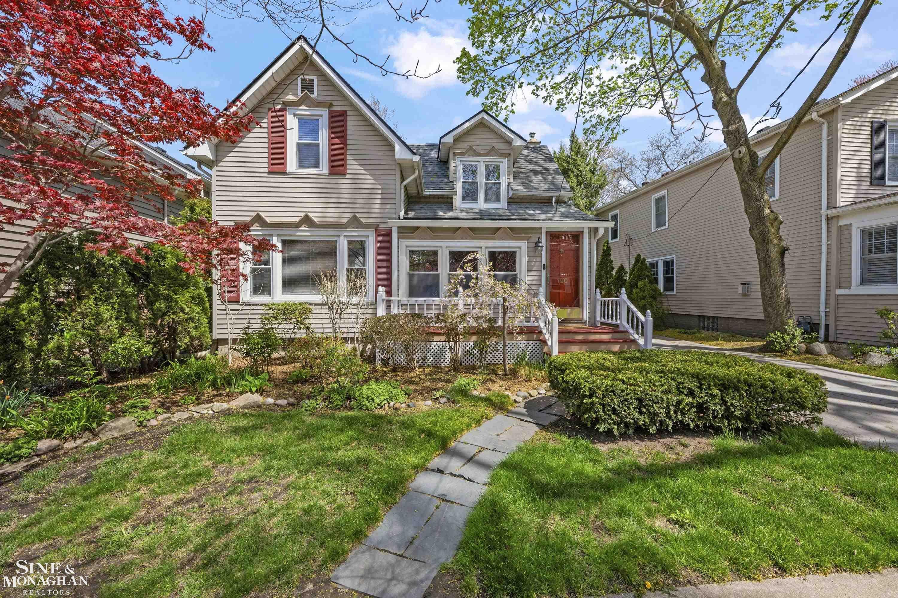 190 Lakeview Avenue, Grosse Pointe Farms, MI 48236