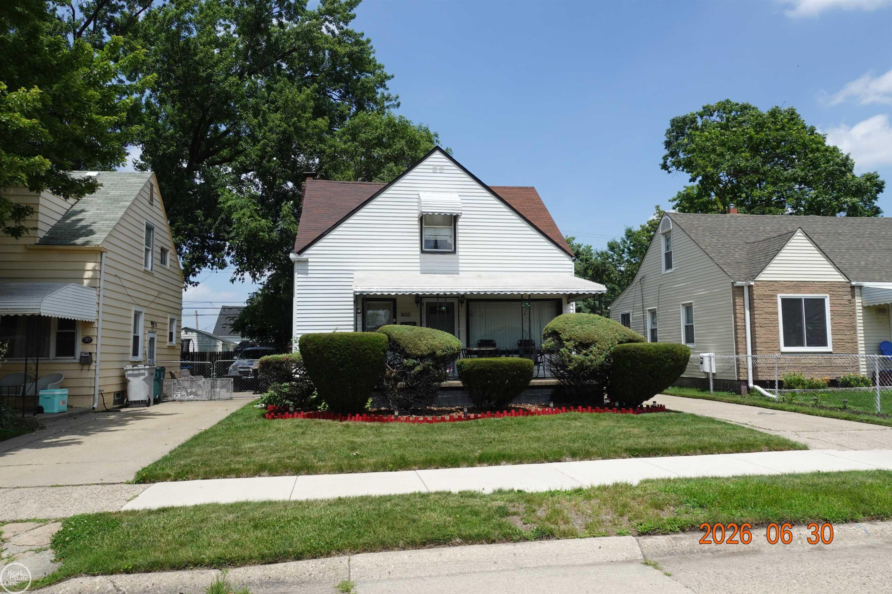 805 E PEARL Avenue, MI 48030 — front exterior