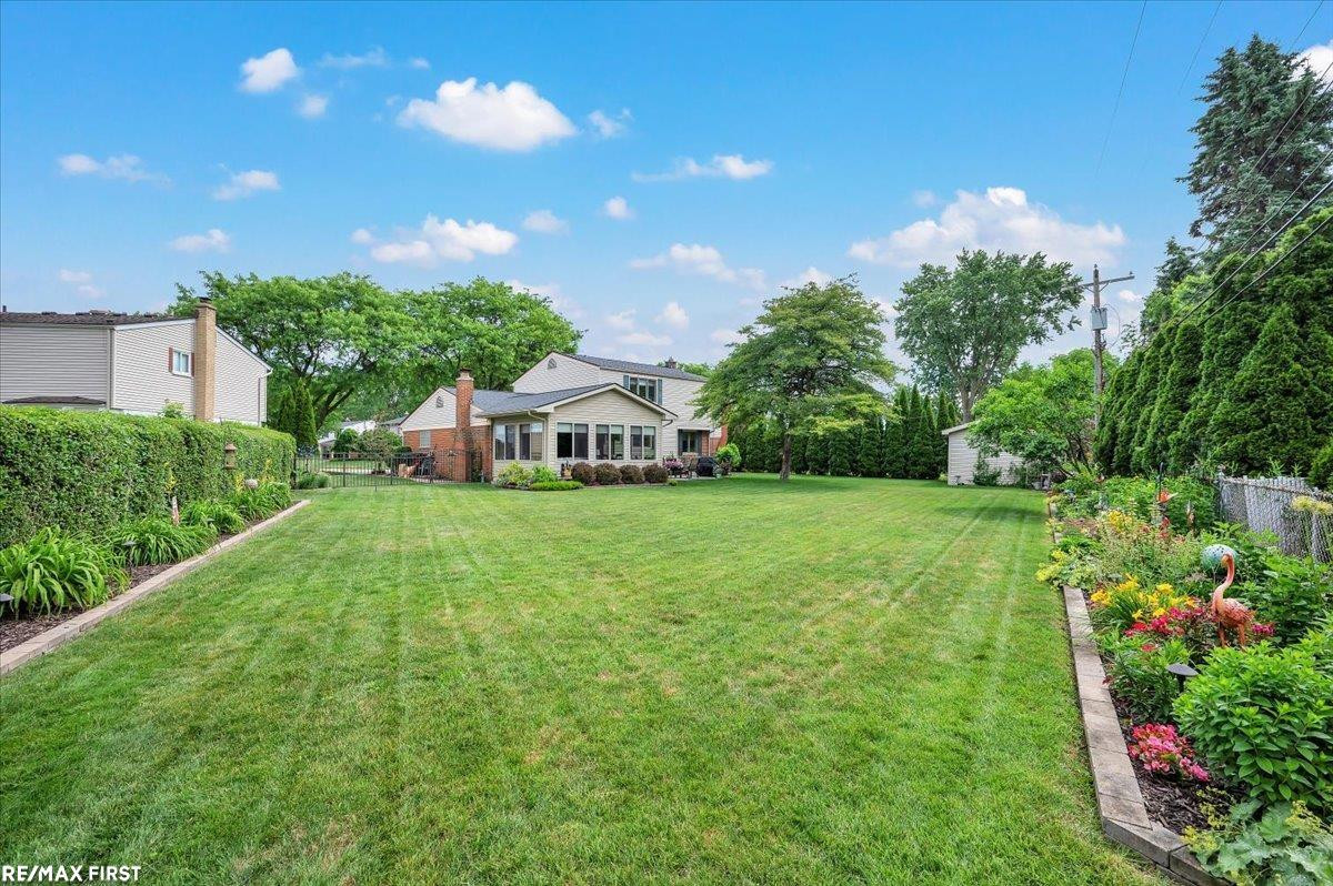 39755 Spitz Drive, Sterling Heights, MI 48313 — Photo 11