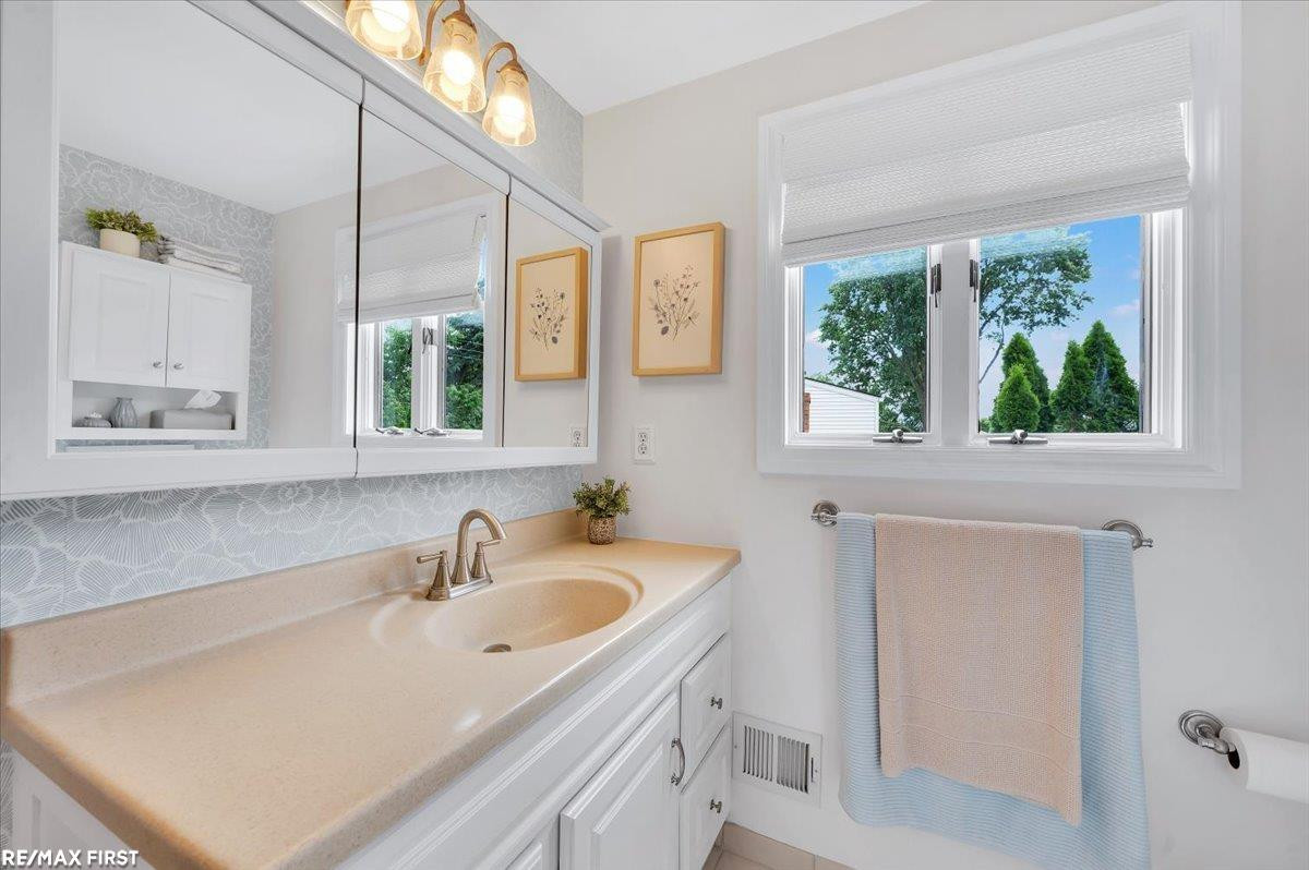 39755 Spitz Drive, Sterling Heights, MI 48313 — Photo 31