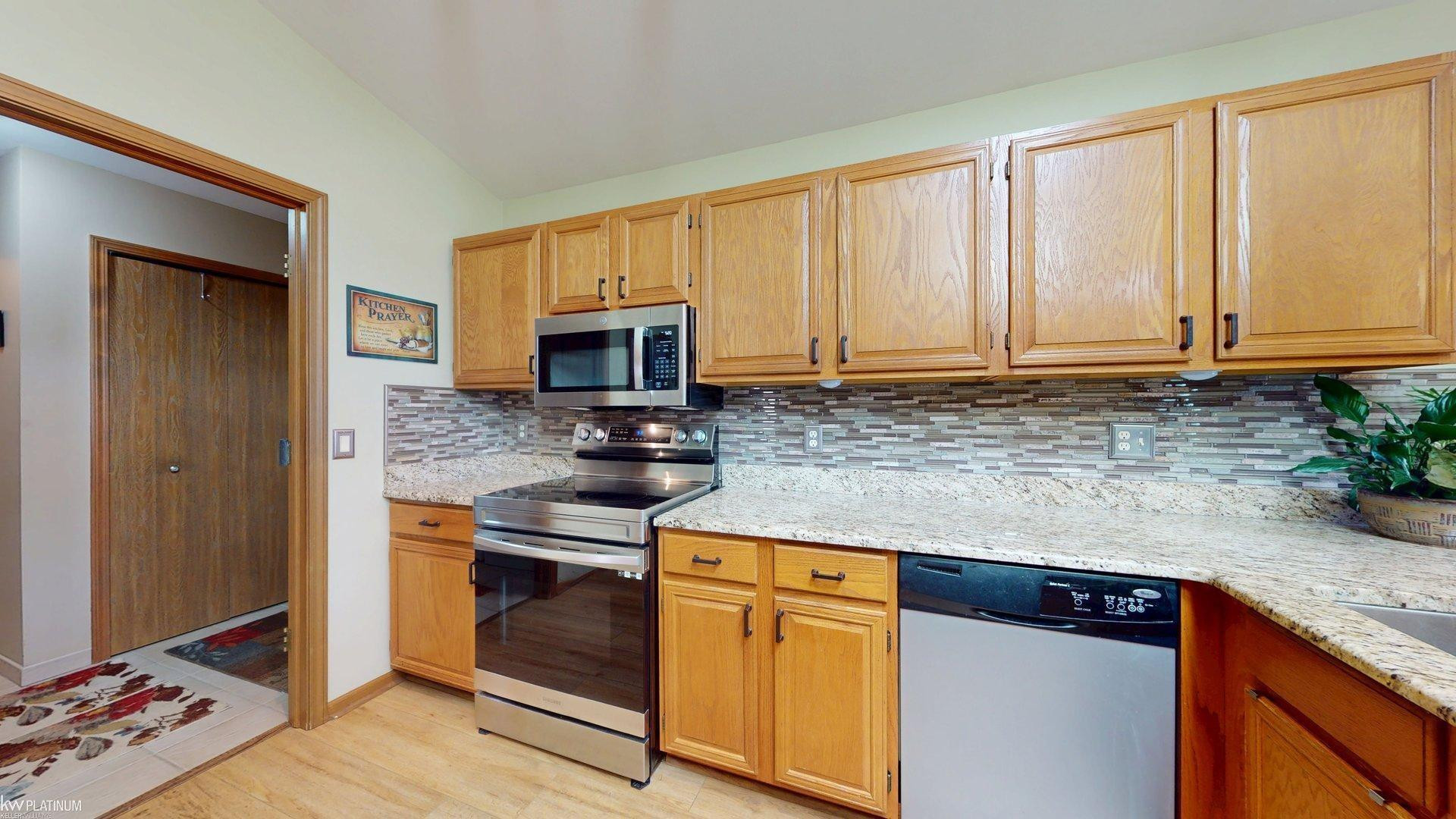 41230 Whispering Oaks Drive, Clinton Twp, MI 48038 — Photo 12