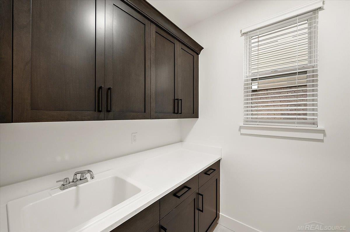 5872 Willow Grove Drive, Troy, MI 48085 — Photo 27