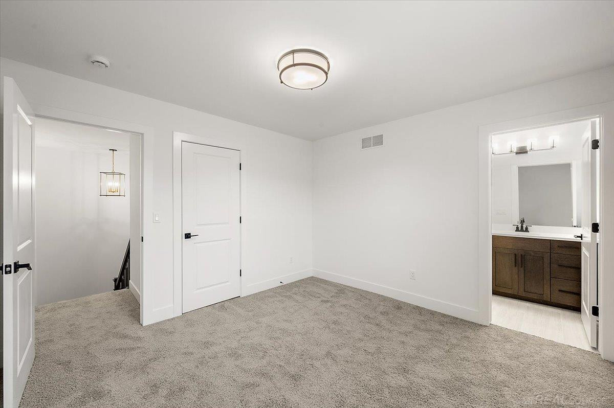 5872 Willow Grove Drive, Troy, MI 48085 — Photo 29