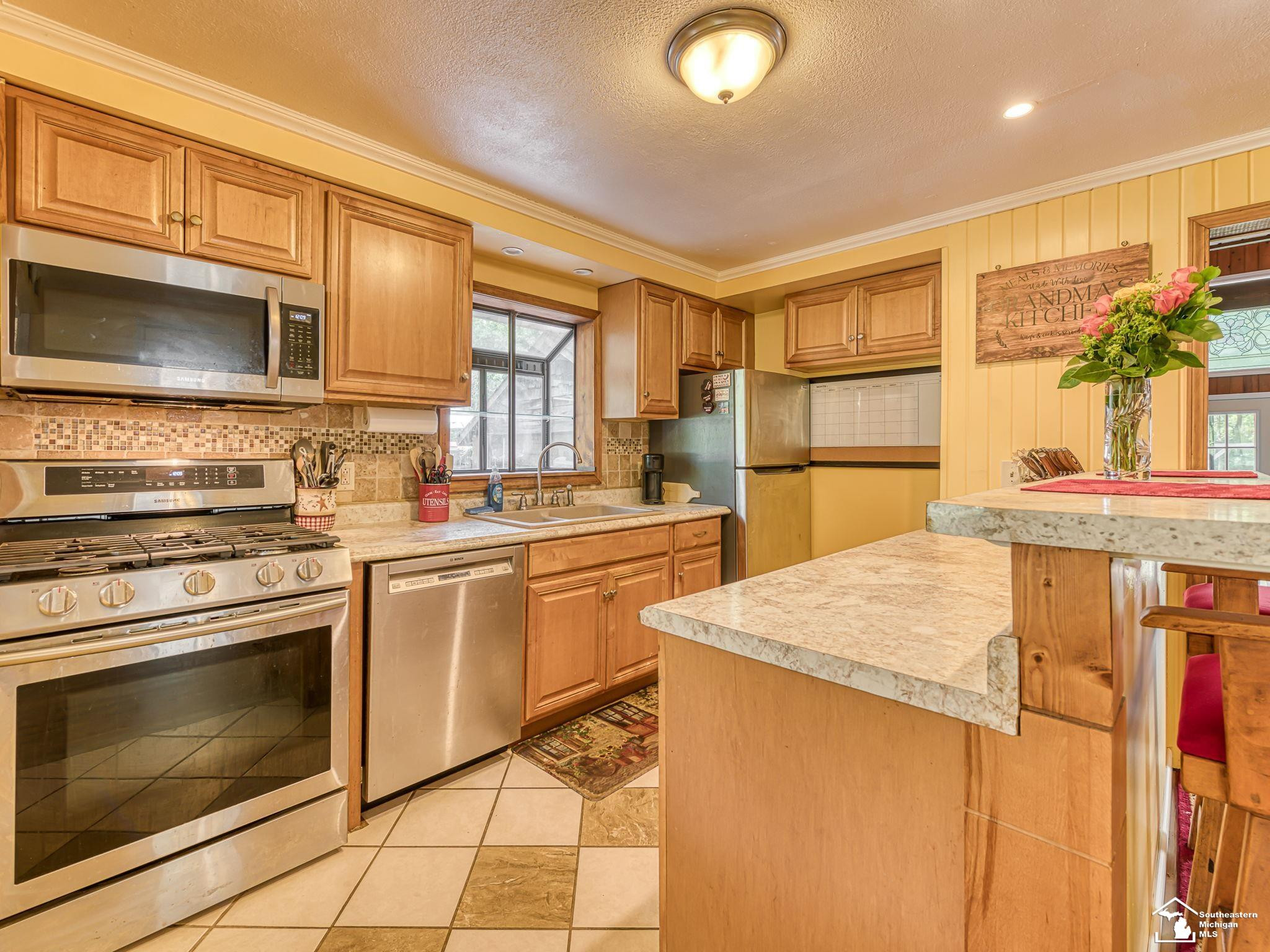 6975 Sarah Street, Temperance, MI 48182 — Photo 6