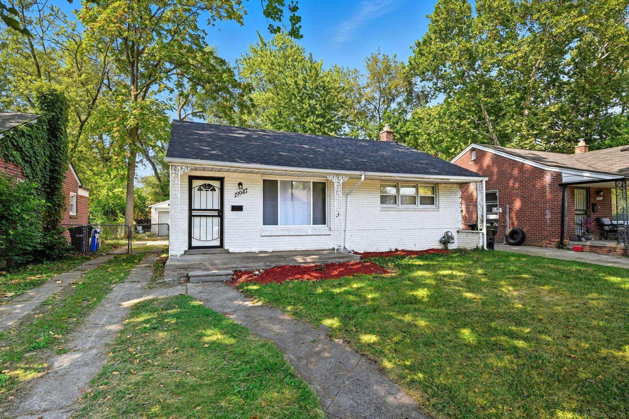 19947 Heyden Street - Photo 2