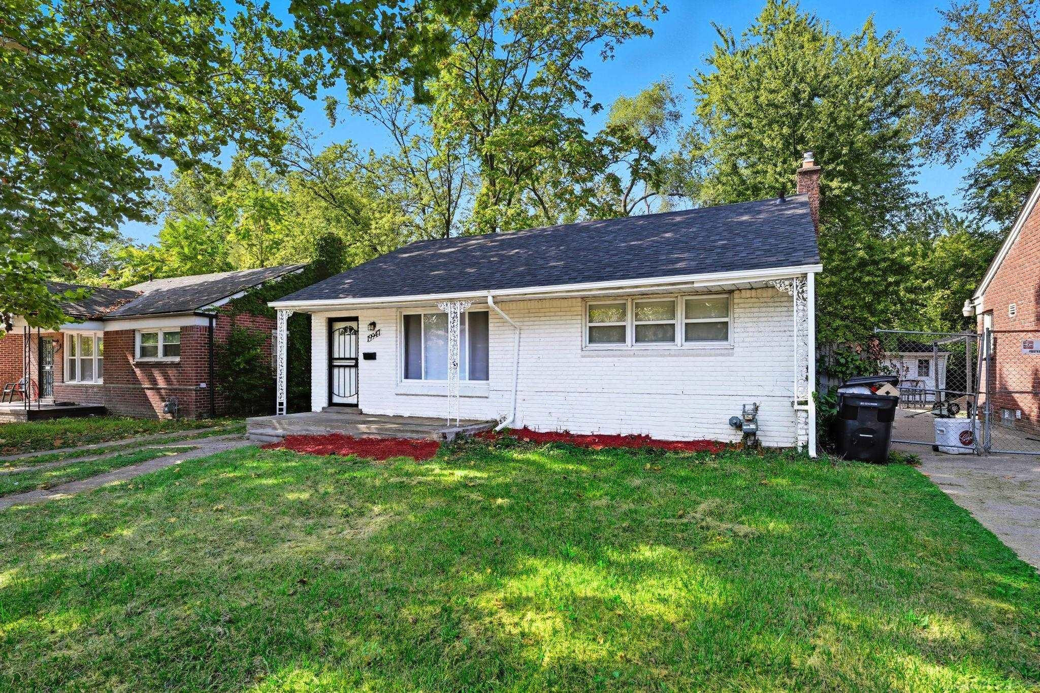 19947 Heyden Street - Photo 4