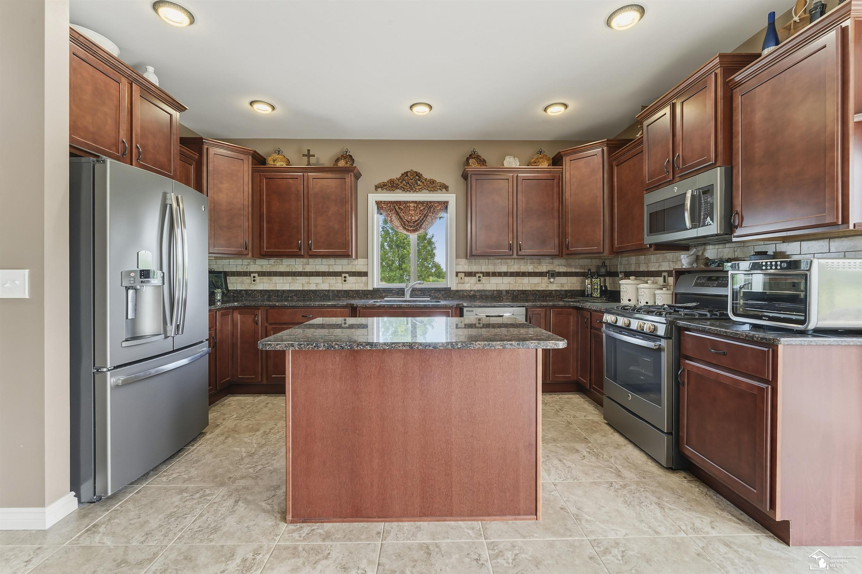 9539 Lazy Oak Drive, Carleton, MI 48117 — Photo 8