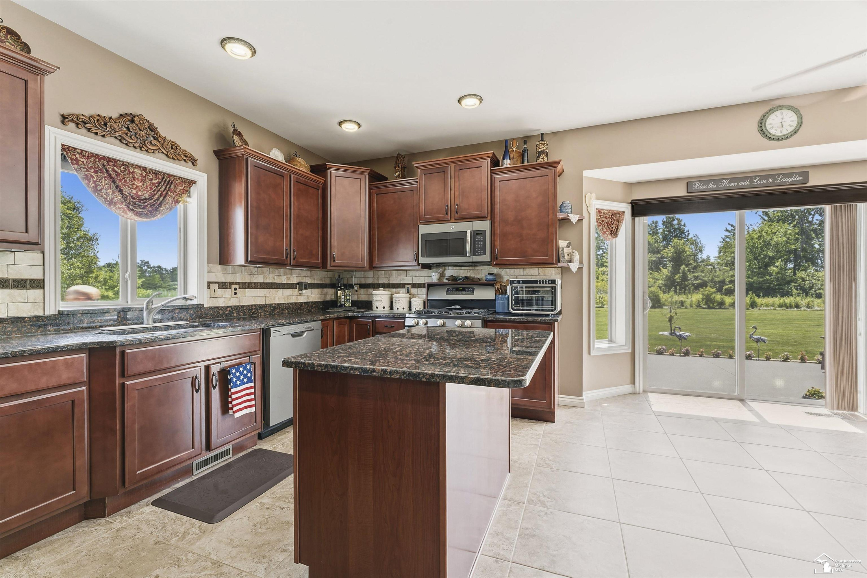 9539 Lazy Oak Drive, Carleton, MI 48117 — Photo 9