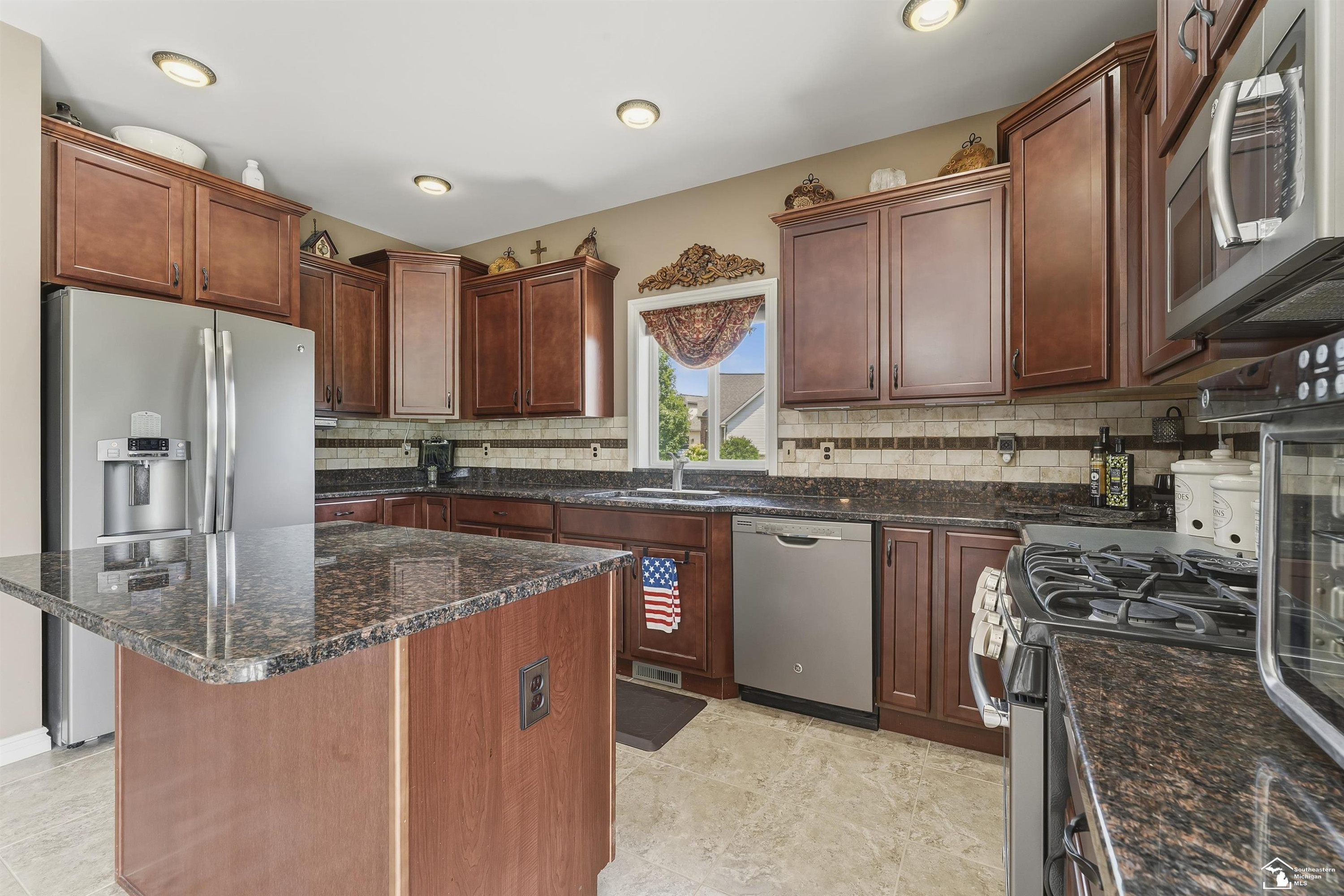 9539 Lazy Oak Drive, Carleton, MI 48117 — Photo 10