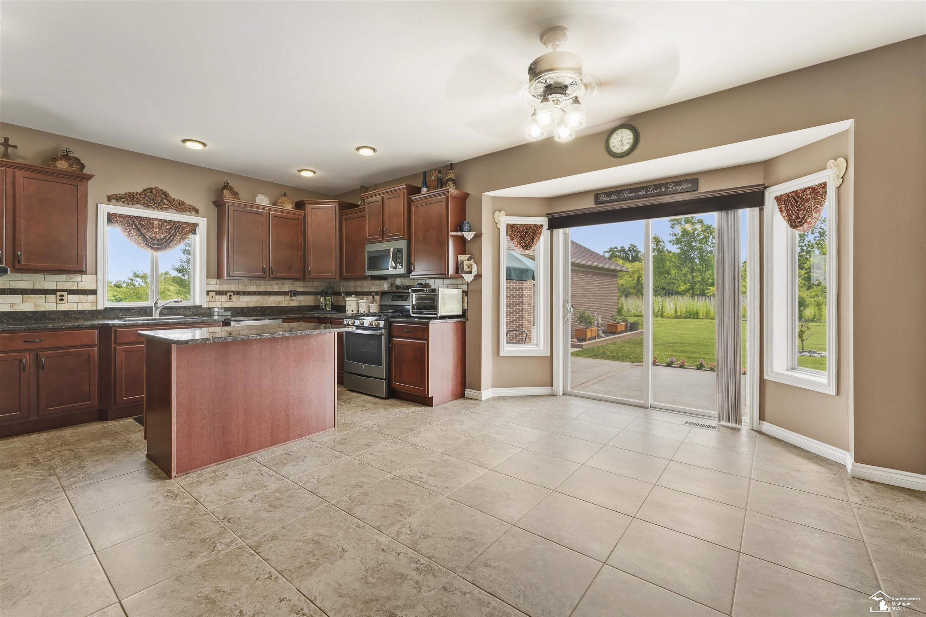 9539 Lazy Oak Drive, Carleton, MI 48117 — Photo 13