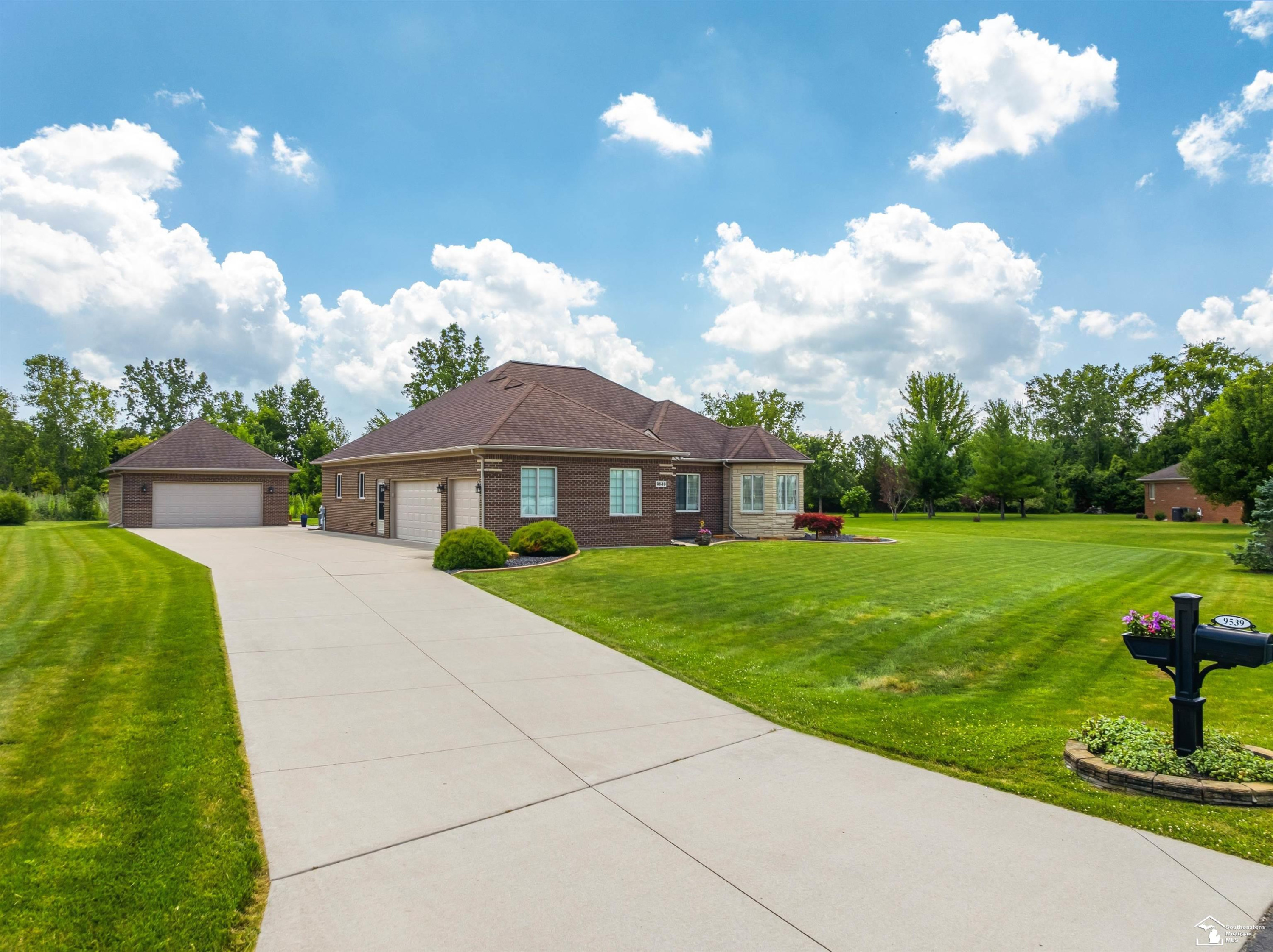 9539 Lazy Oak Drive, Carleton, MI 48117 — Photo 45