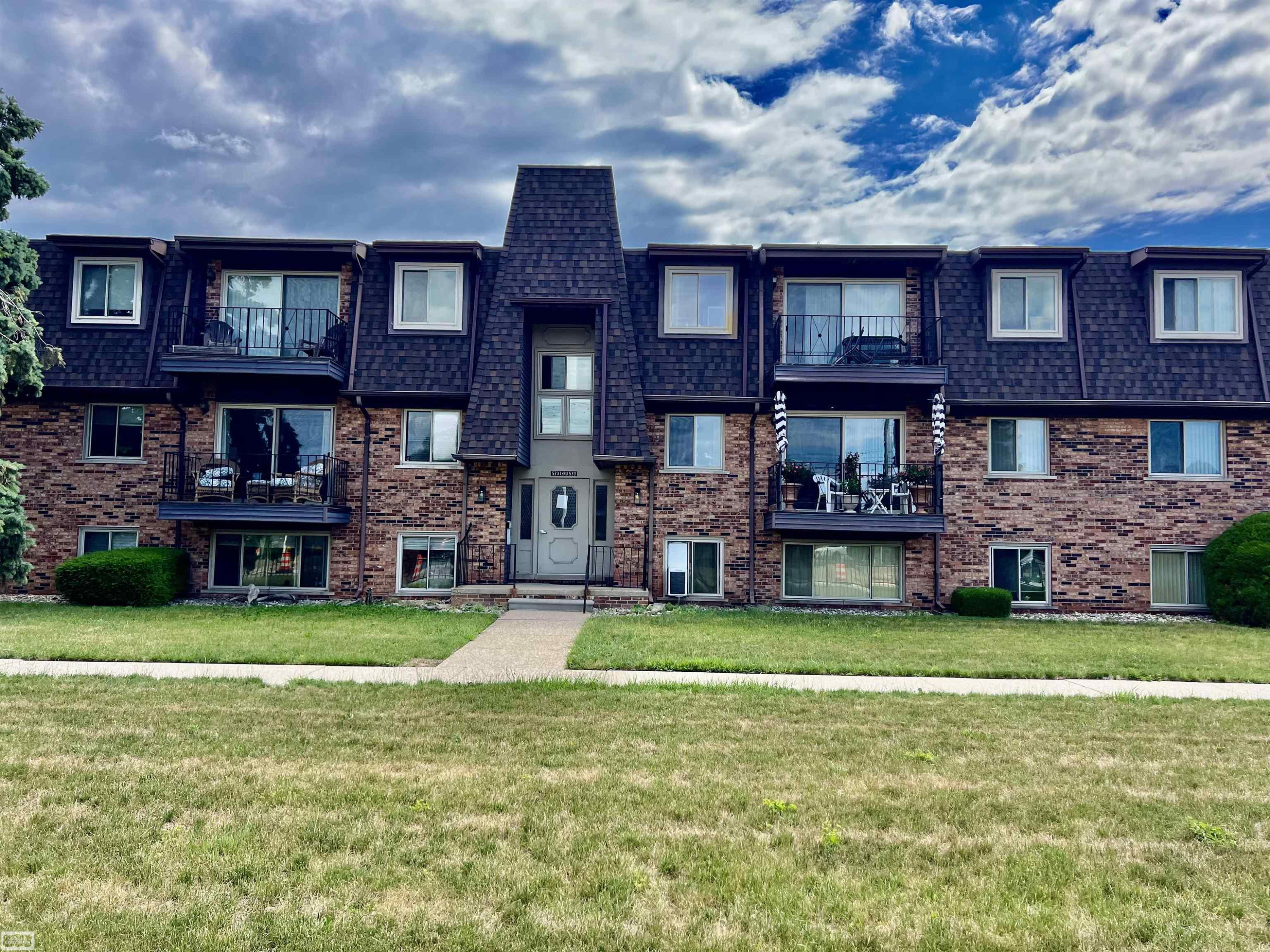 532 Riviera Drive, 177, Saint Clair Shores, MI 48080 — front exterior