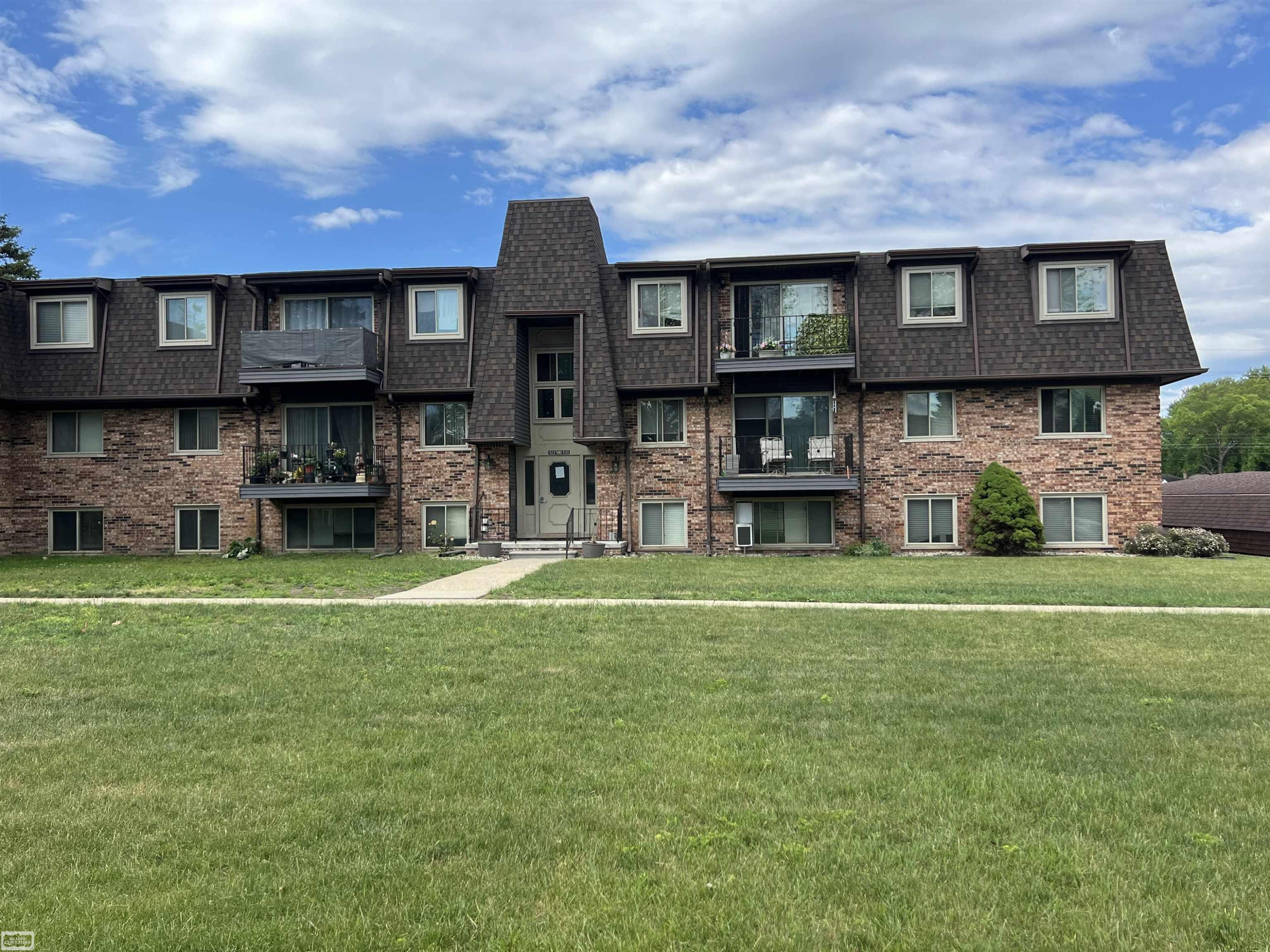 532 Riviera Drive, 177, Saint Clair Shores, MI 48080 — Photo 2