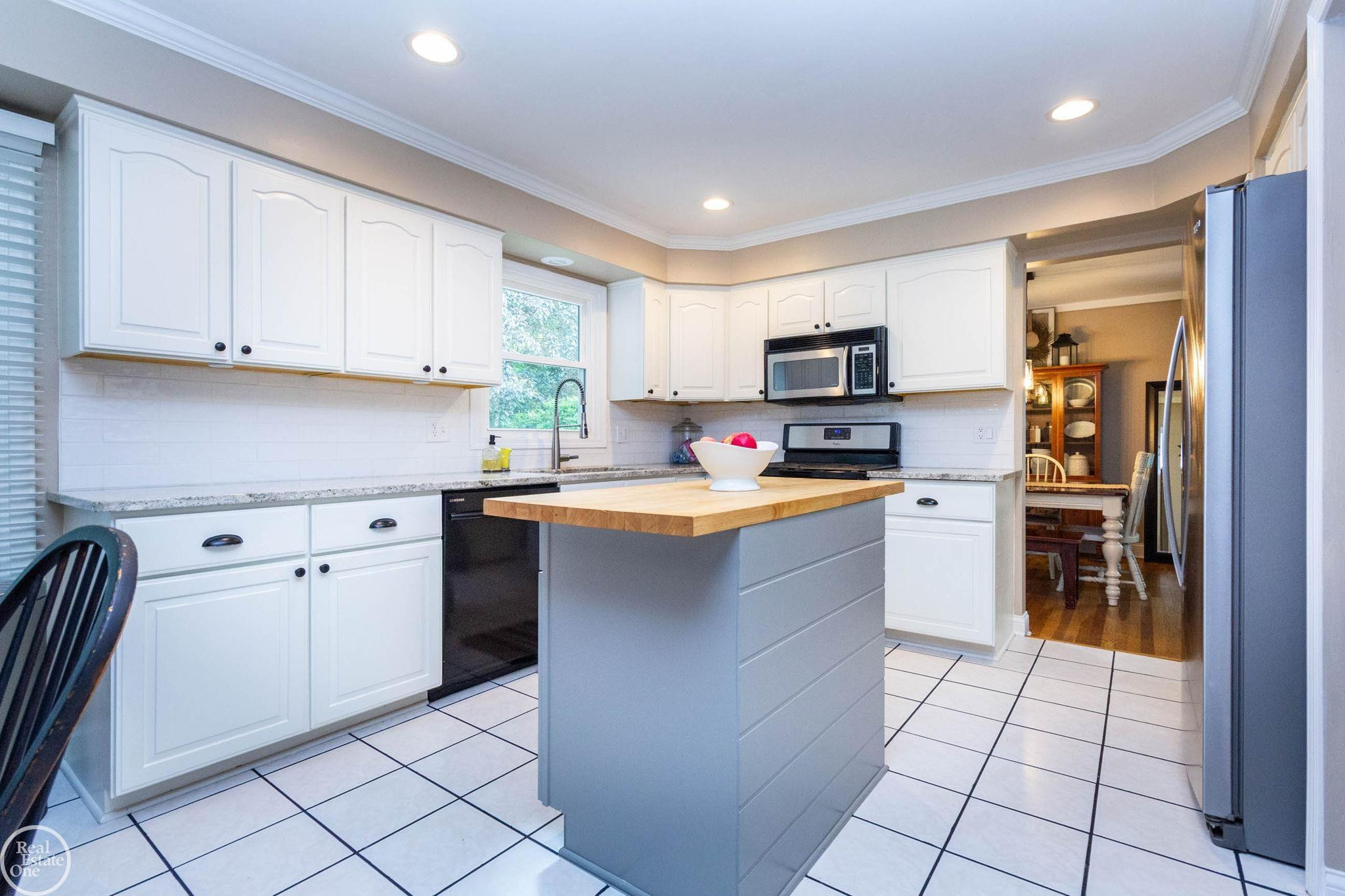 52203 Belle Arbor Drive, Shelby Twp, MI 48316 — Photo 17
