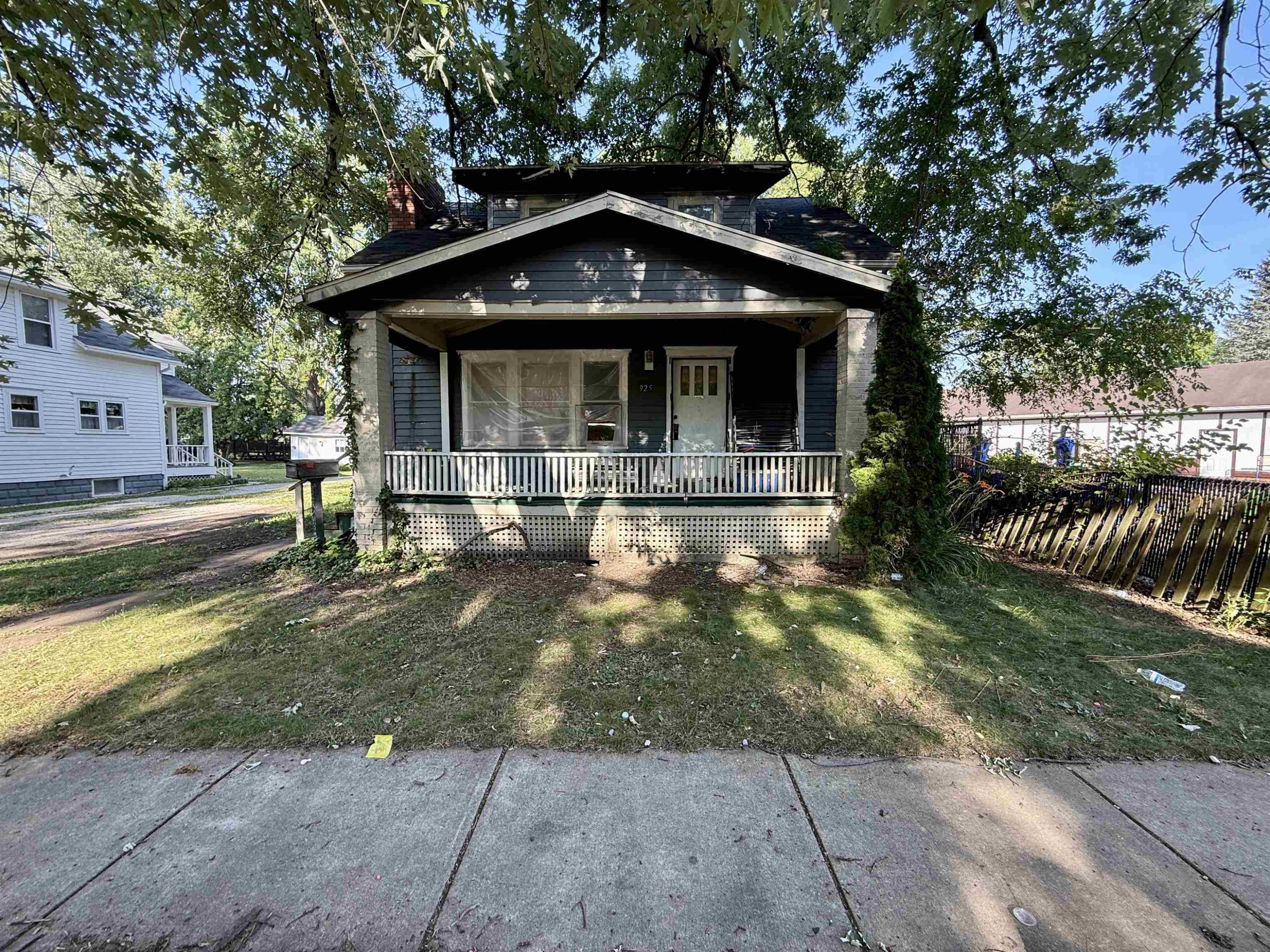 925 S Ball Street, Owosso, MI 48867 — front exterior