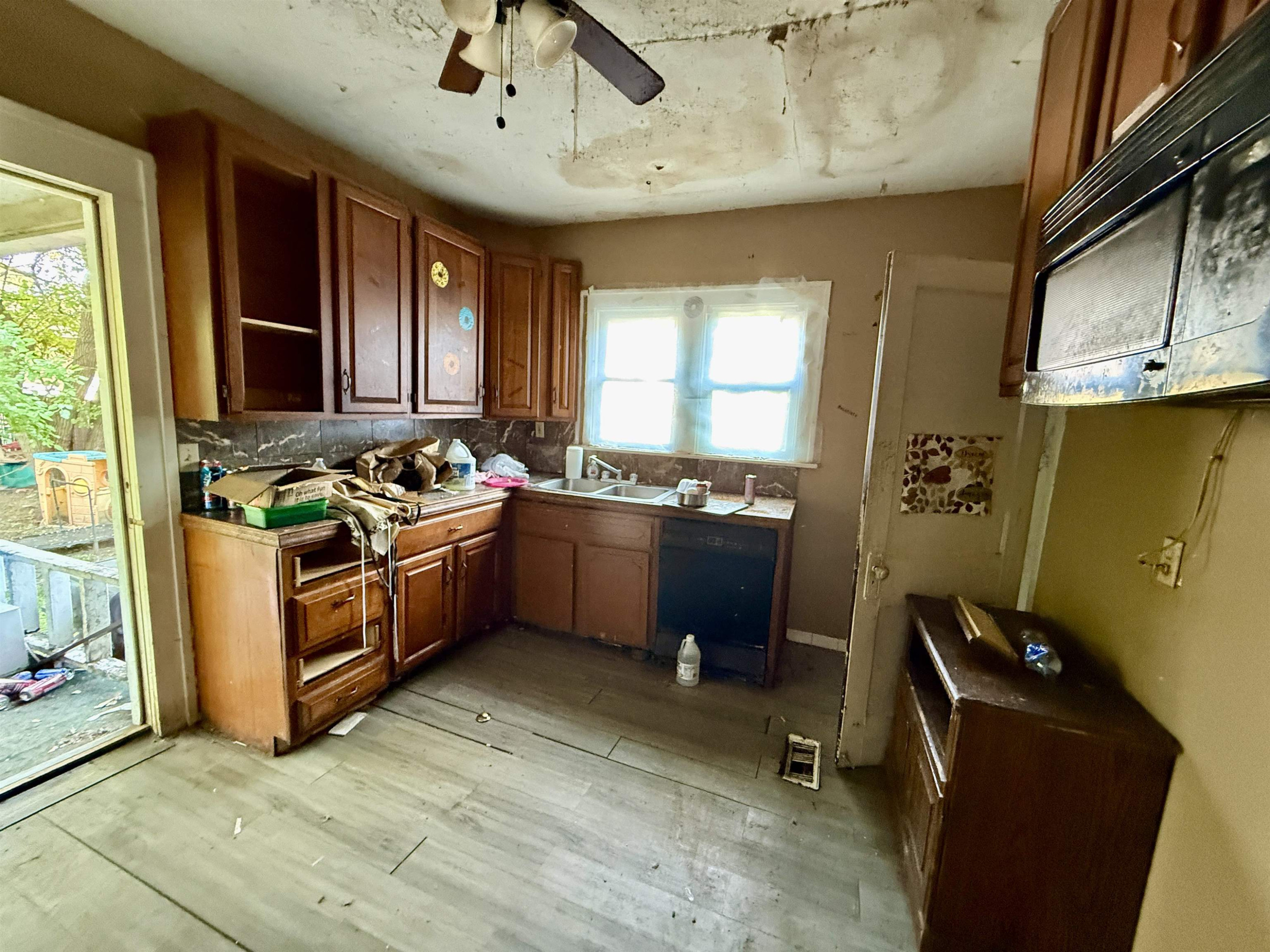 925 S Ball Street, Owosso, MI 48867 — Photo 9