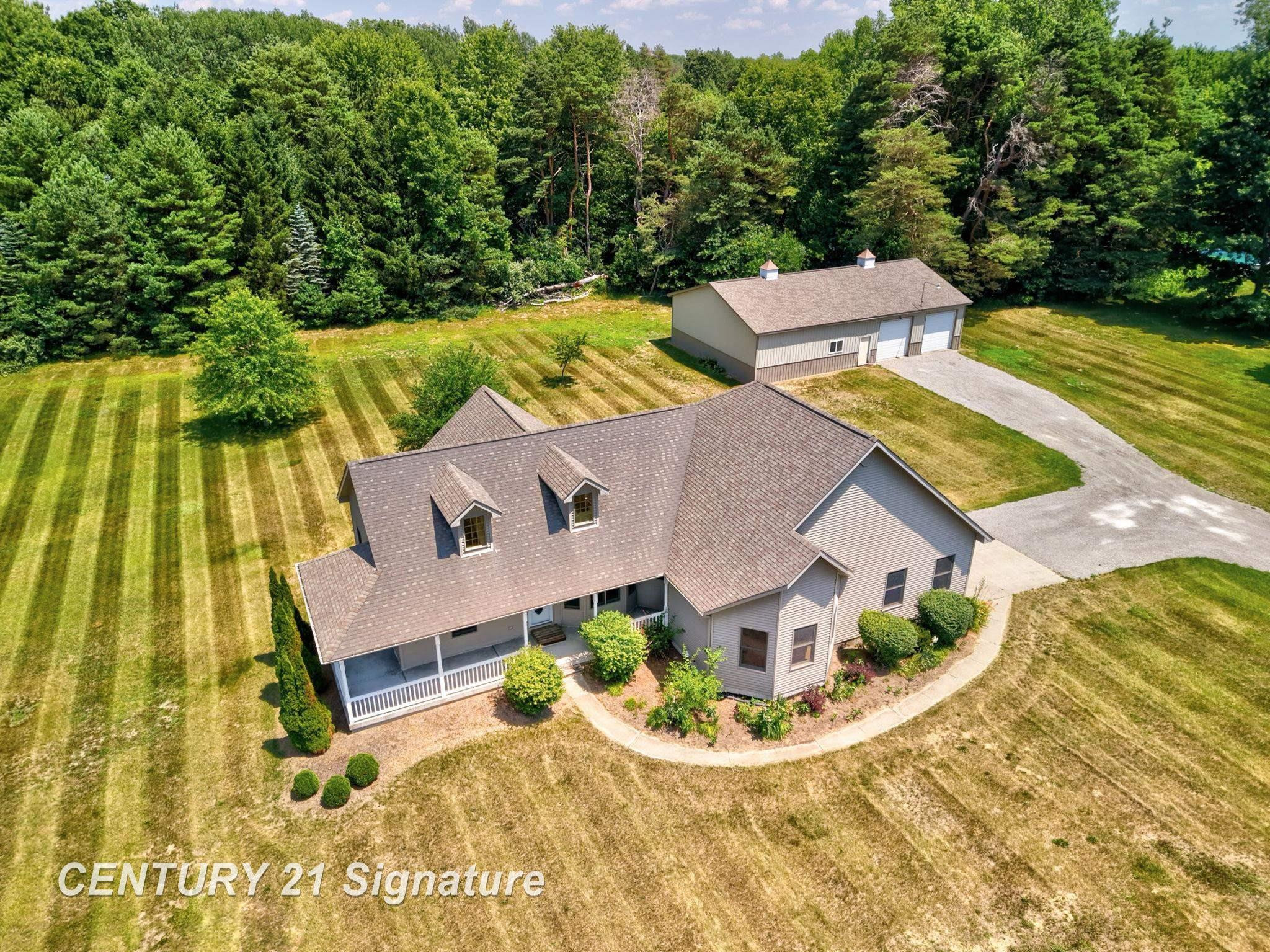 8605 Dixie Highway, Birch Run, MI 48415 — front exterior