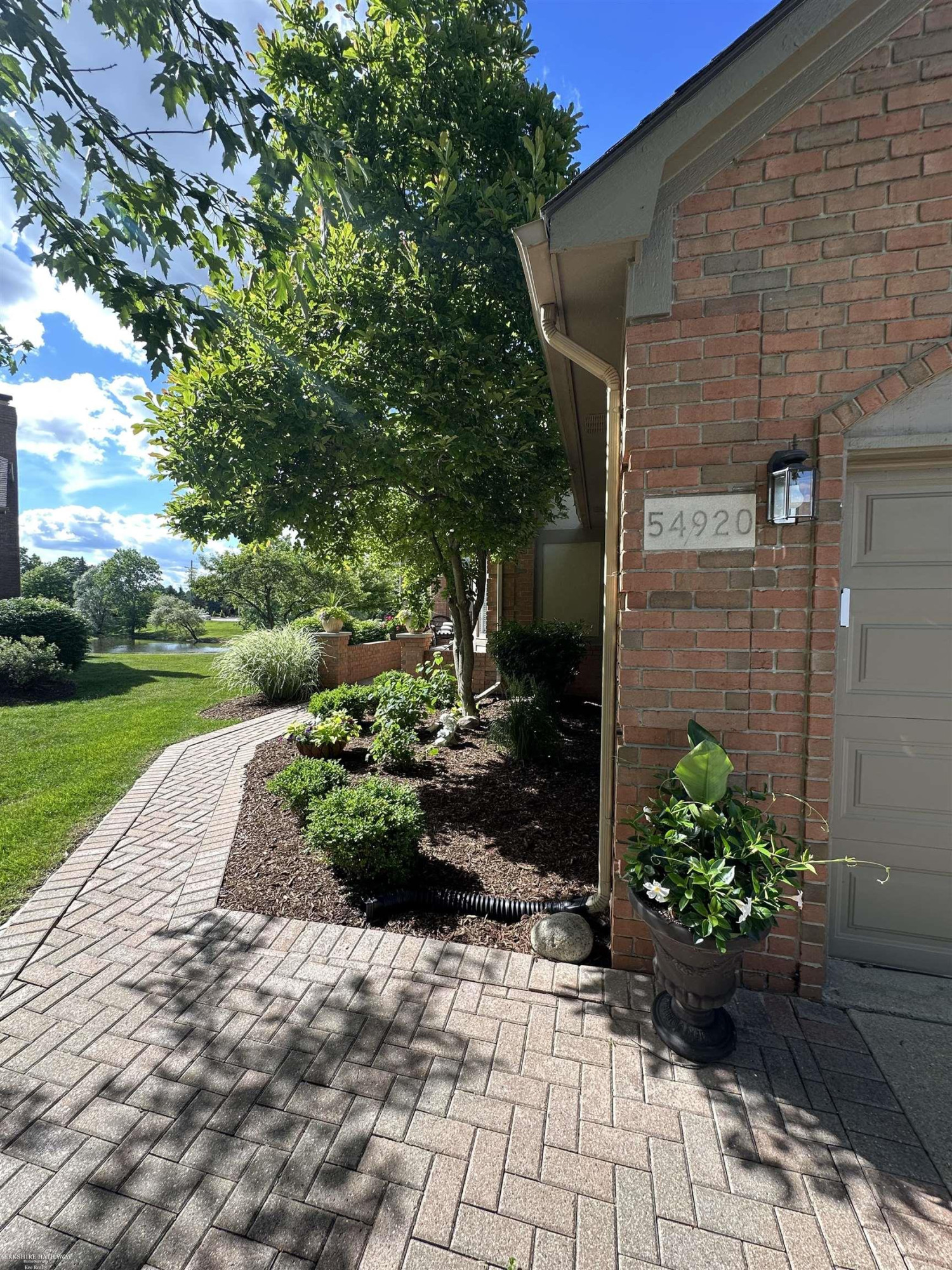 54920 Hennington Court, Shelby Twp, MI 48316 — Photo 2