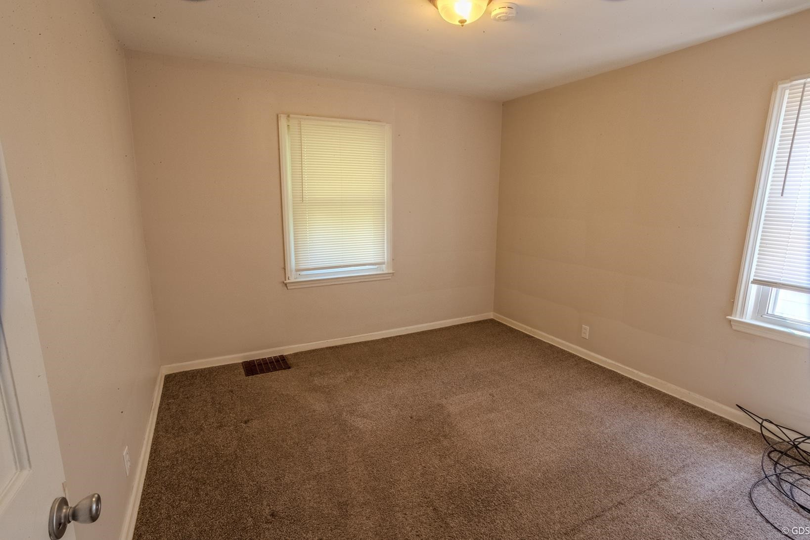 628 Alvord Avenue, Flint, MI 45503 — Photo 8