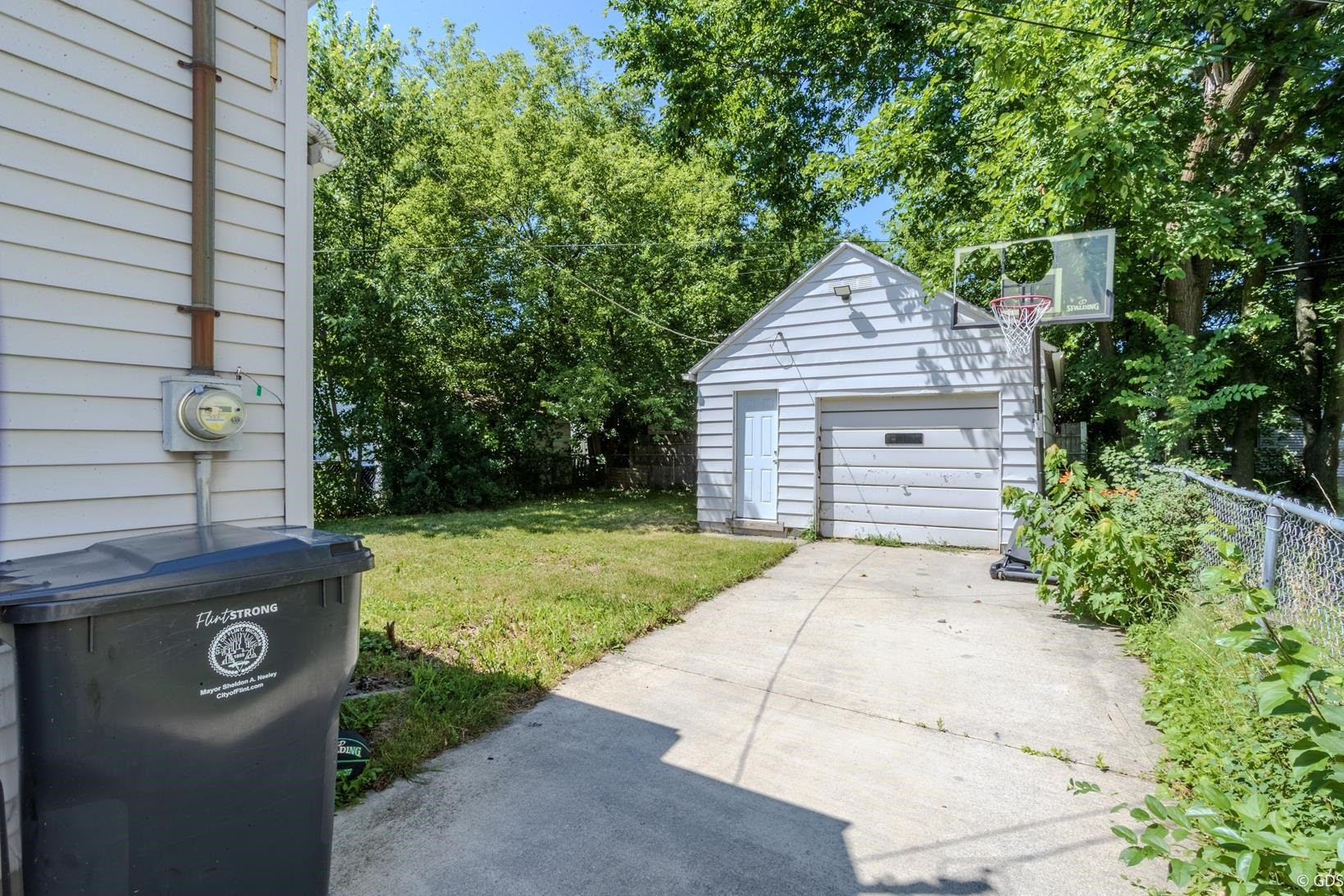 628 Alvord Avenue, Flint, MI 45503 — Photo 17