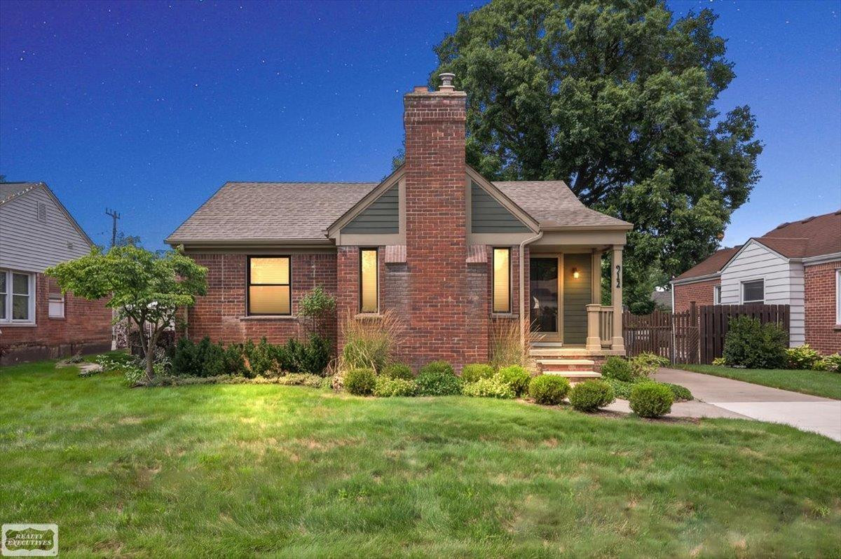 912 Cedar Hill Drive, Royal Oak, MI 48067 — Photo 2