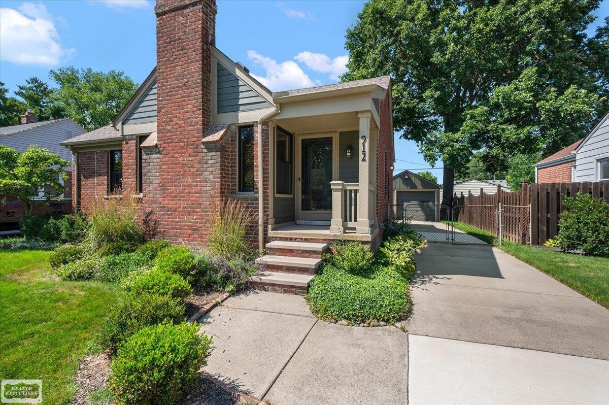 912 Cedar Hill Drive, Royal Oak, MI 48067 — Photo 3