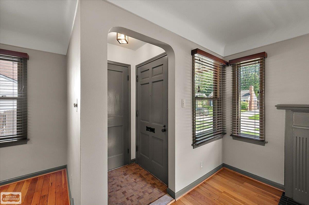 912 Cedar Hill Drive, Royal Oak, MI 48067 — Photo 4